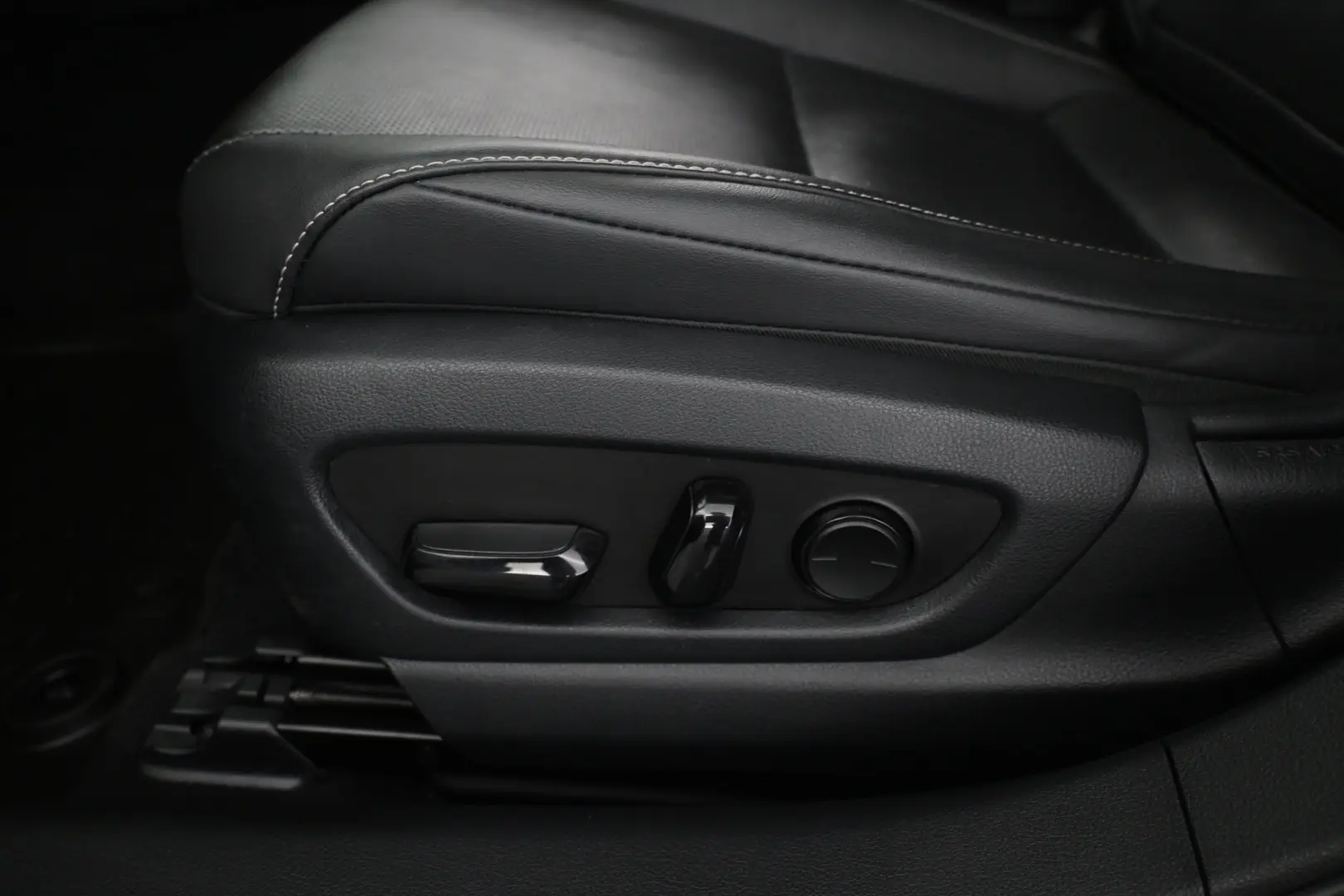 Car Image - iDVTGOn2b5sG4IIegPqFf
