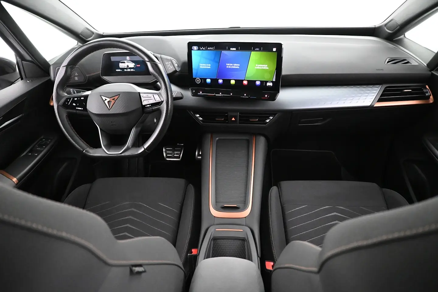 Car Image - 2iZLuVenobhca79rTjjUND