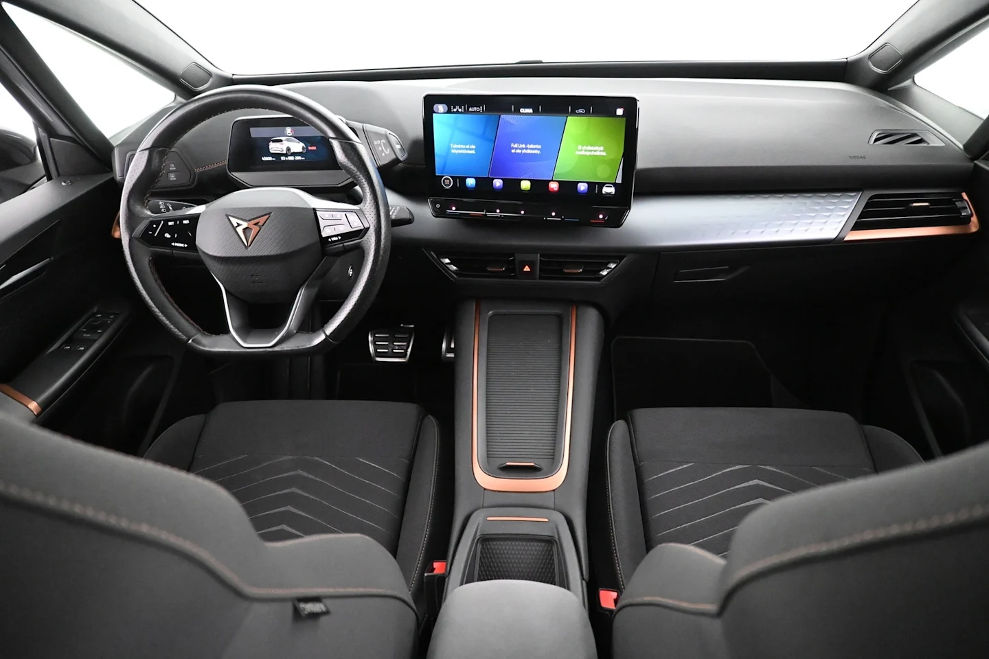 Car Image - 2iZLuVenobhca79rTjjUND