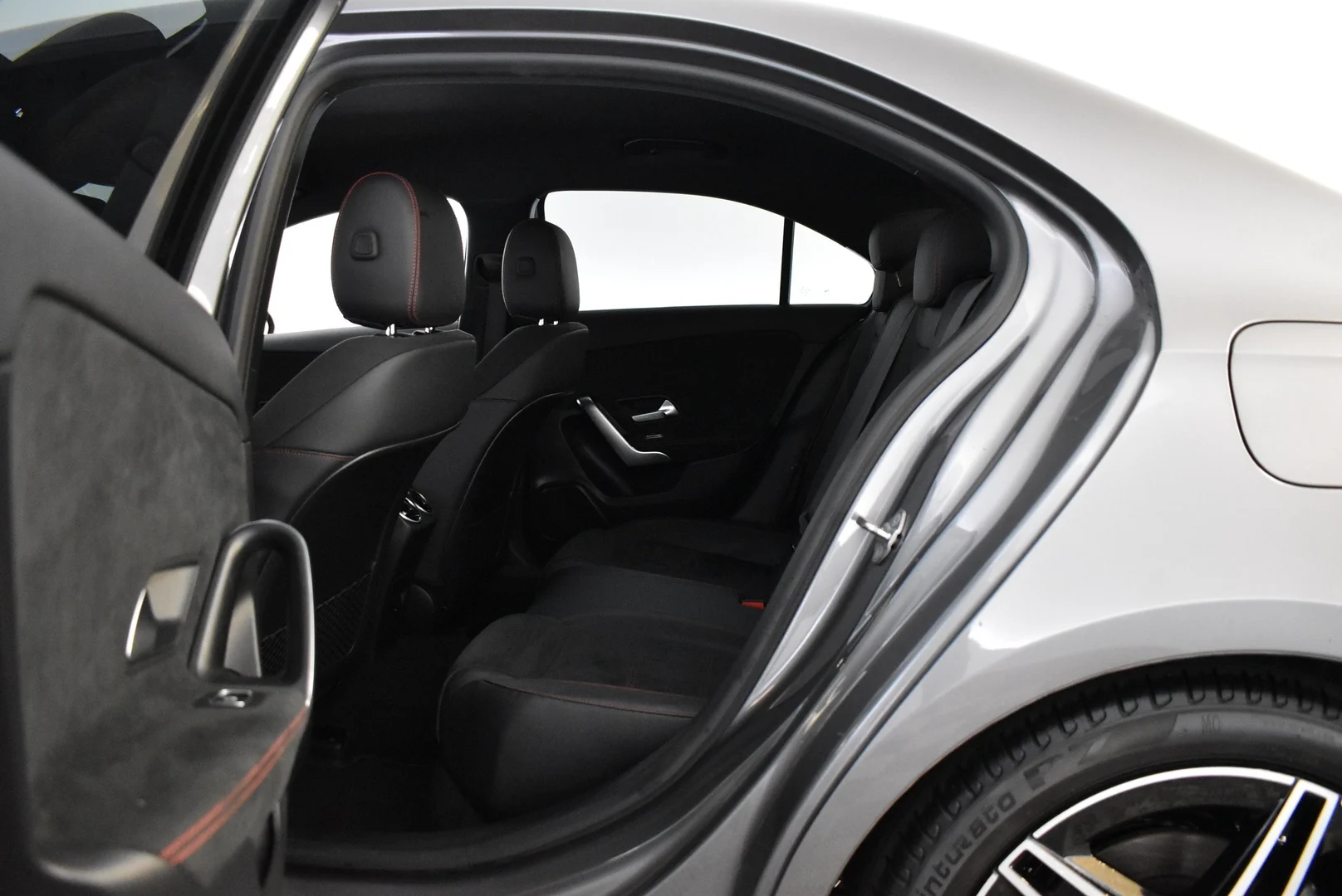 Car Image - 3BJbtpIkvRNr3ySMglDGN7