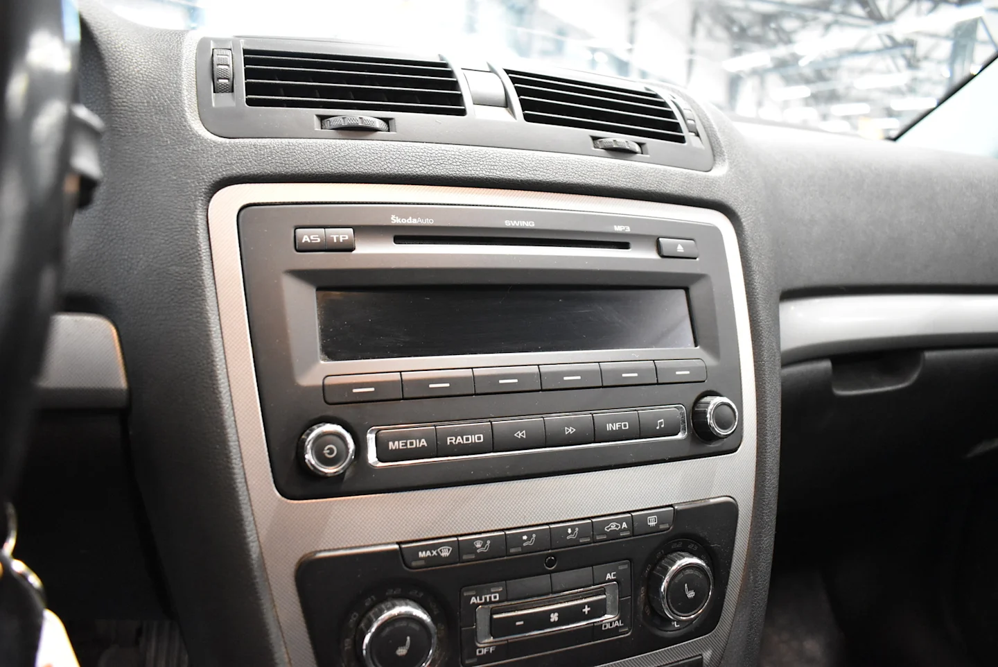 Car Image - 1T8d6NNLag55KUeuuvbaVv