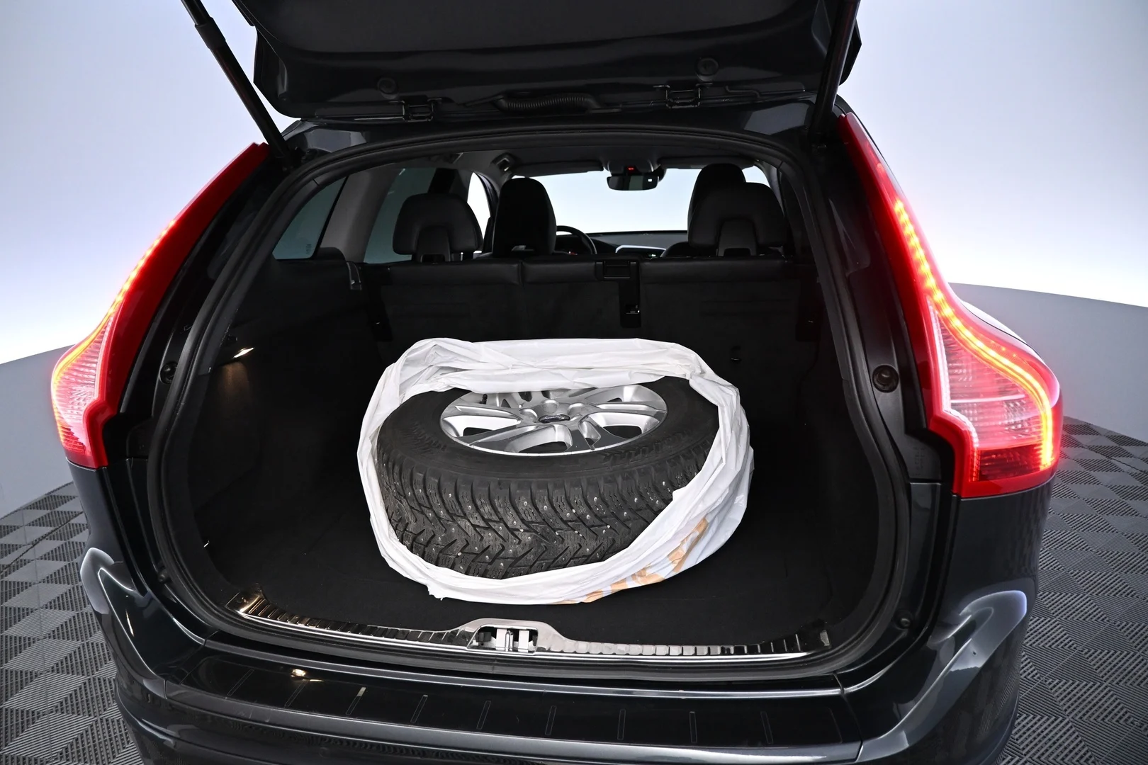 Car Image - 7upItpT9DBhj8LJSraA9XY