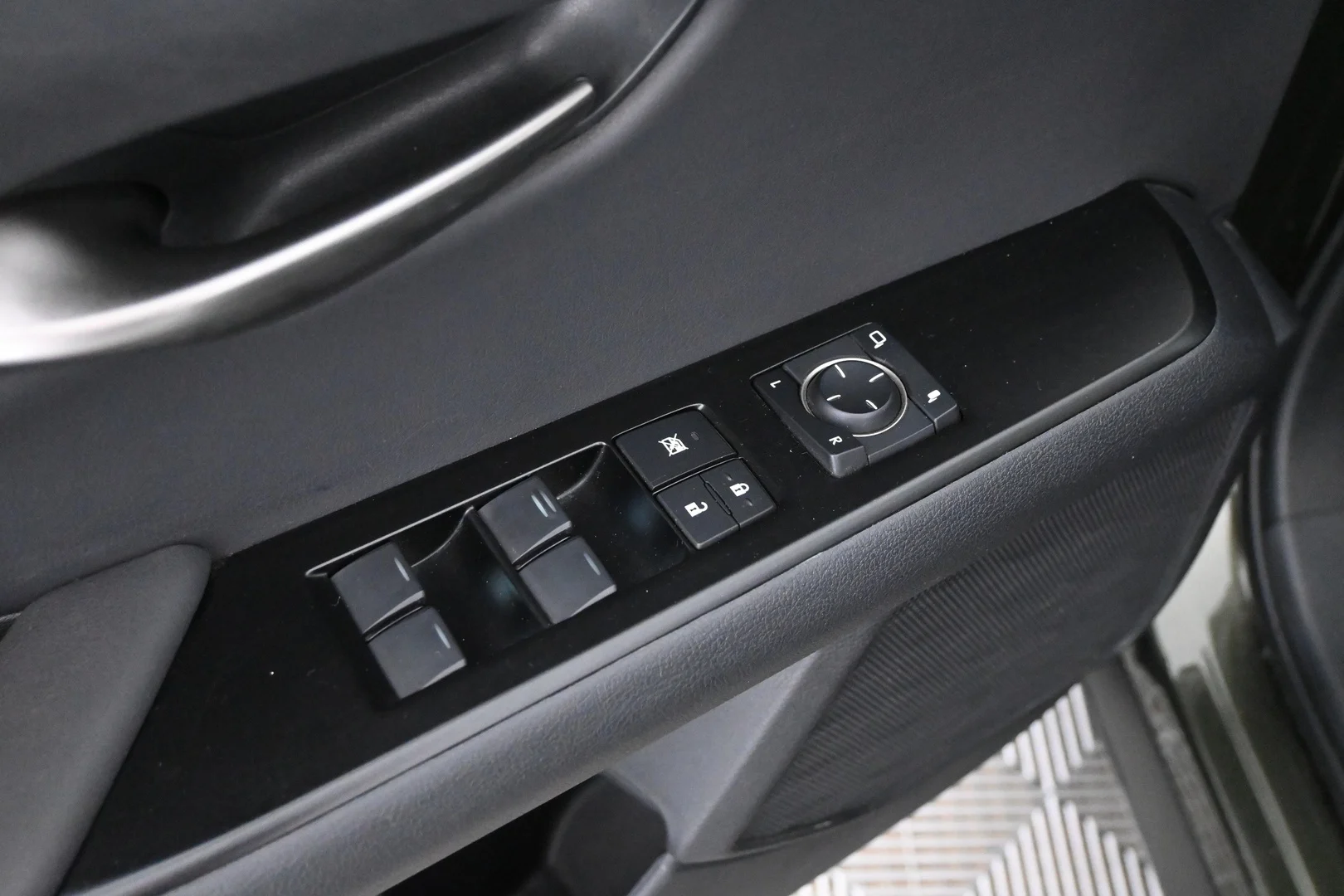 Car Image - 6L98iUJz5FVYEyFAFu5ADp