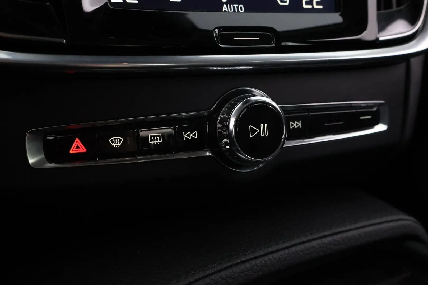 Car Image - 2i06vuxnwWM18zt0dfOza7