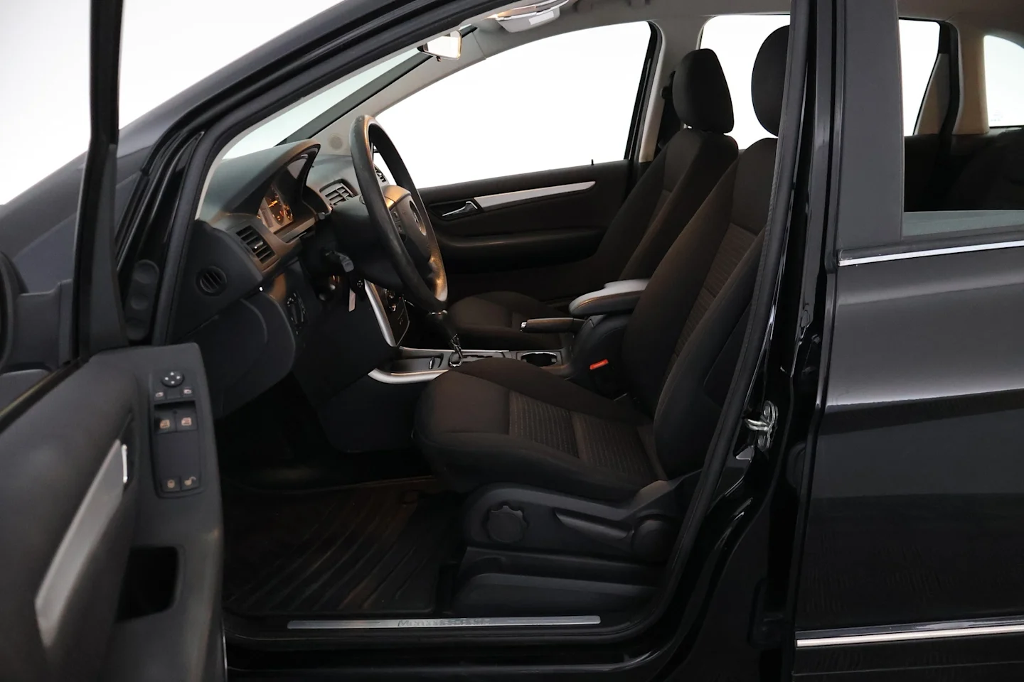 Car Image - 2pvQX6CKiB5zWtb3jeL3C0