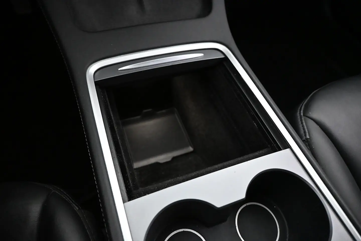 Car Image - 4Rnsq1HlkOqxABo5PNBQJI