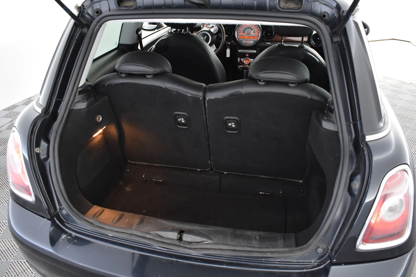 Car Image - 44M3Uwio37nICO6c0tV7Cb