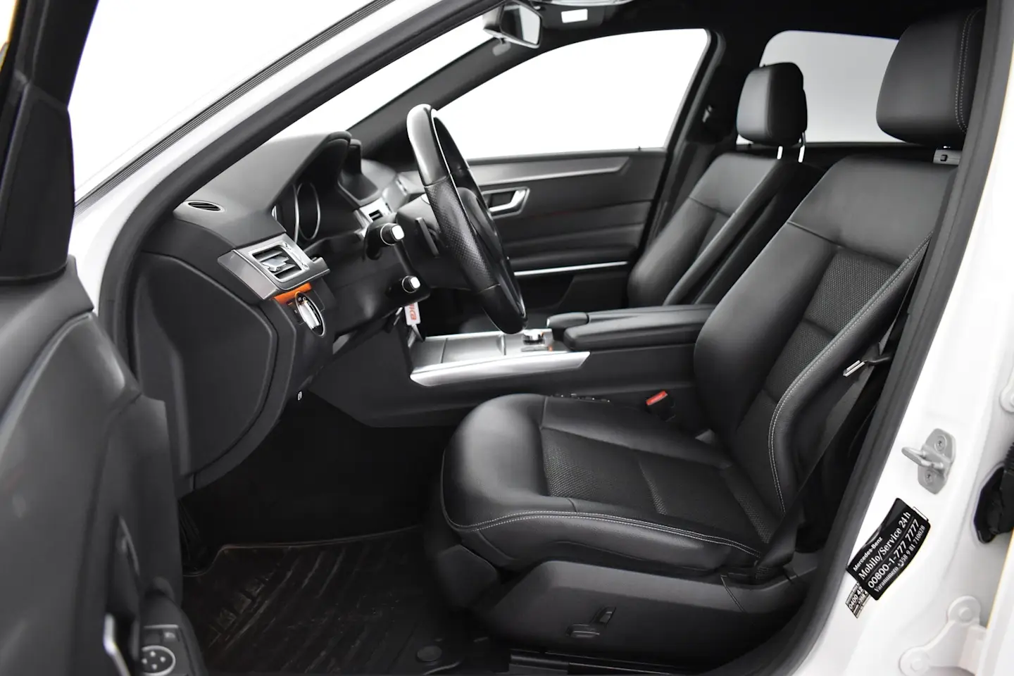 Car Image - 2Gtb983TinndqzvToXhrqK