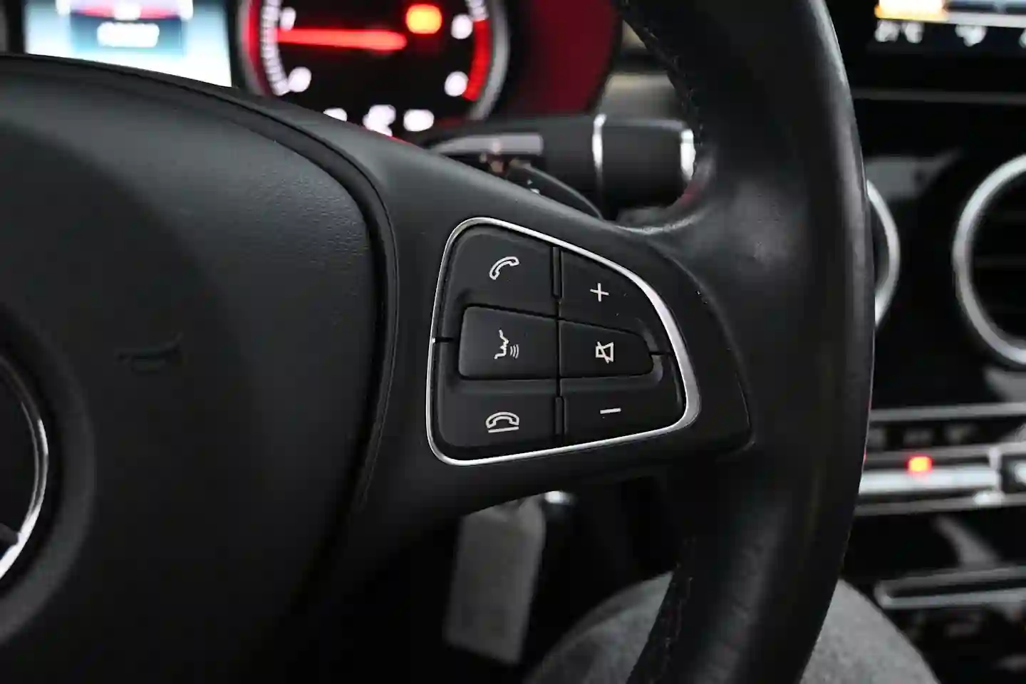 Car Image - 7pTS1EZrqElYoia4v2ClCm