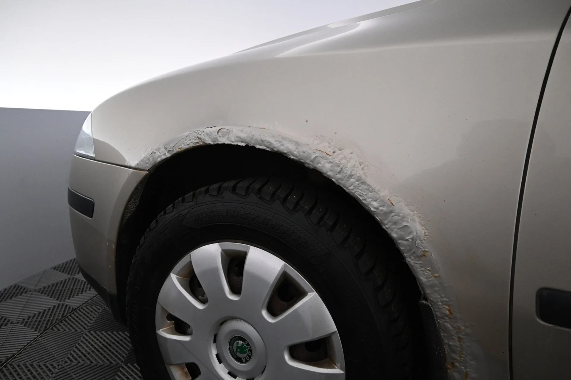 Car Image - 2UQ77m6uu0Oty9Taci46ns