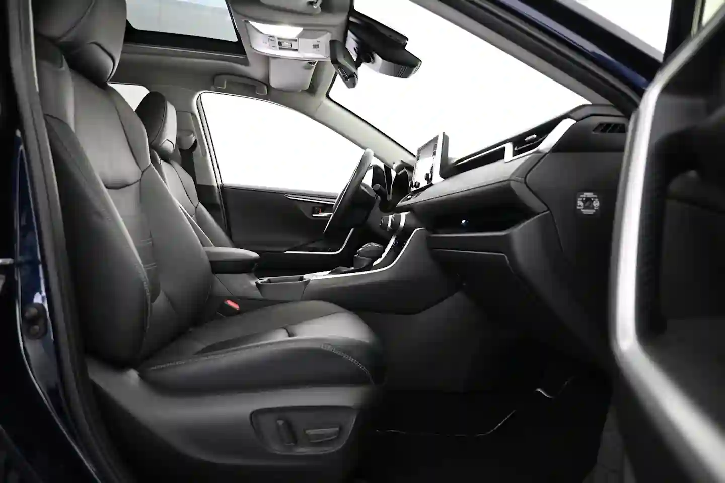 Car Image - 2dl3LgHCV6GtXVAnwwiKH7