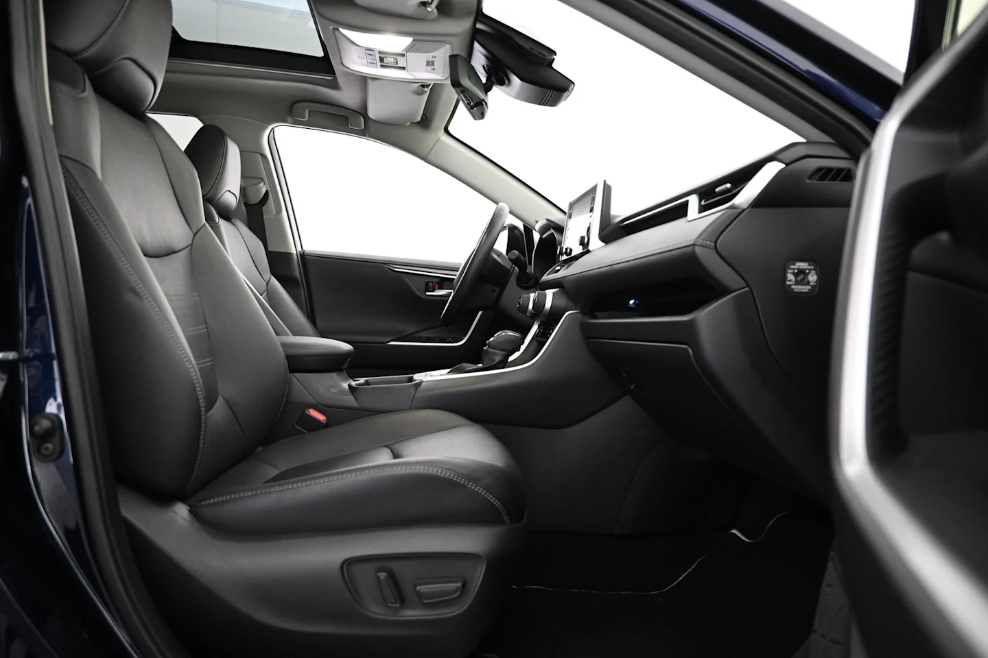 Car Image - 2dl3LgHCV6GtXVAnwwiKH7