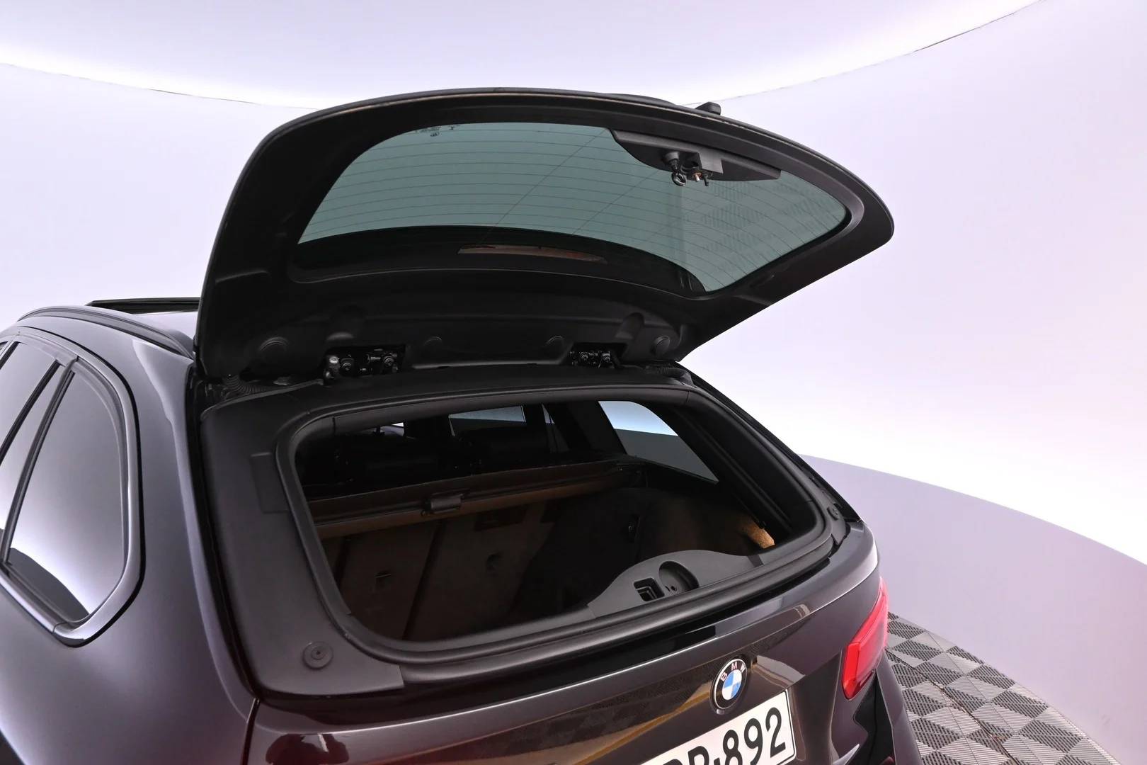 Car Image - TjogiwtxVqiDgR3Yuo0v5
