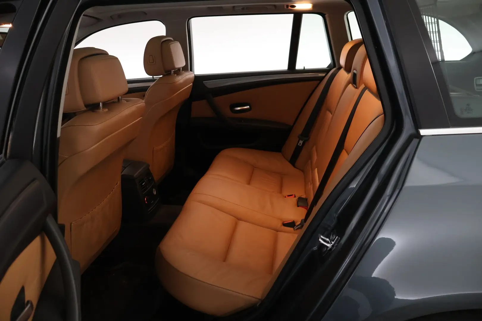 Car Image - 8kTN42r3JTpYHMjQ8x1bT