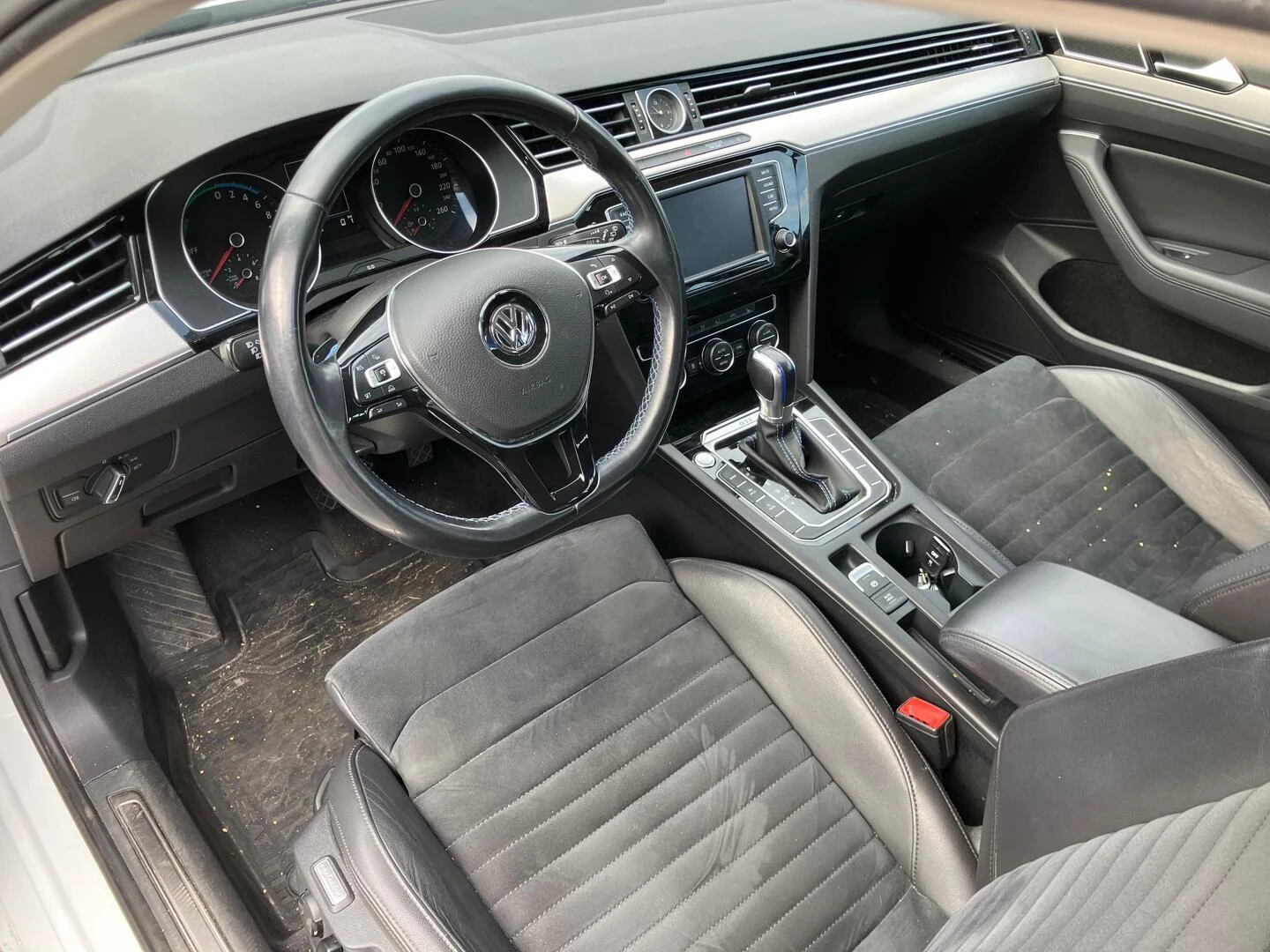 Car Image - 3uX2R95rQJ4IQIyMAcIBVh