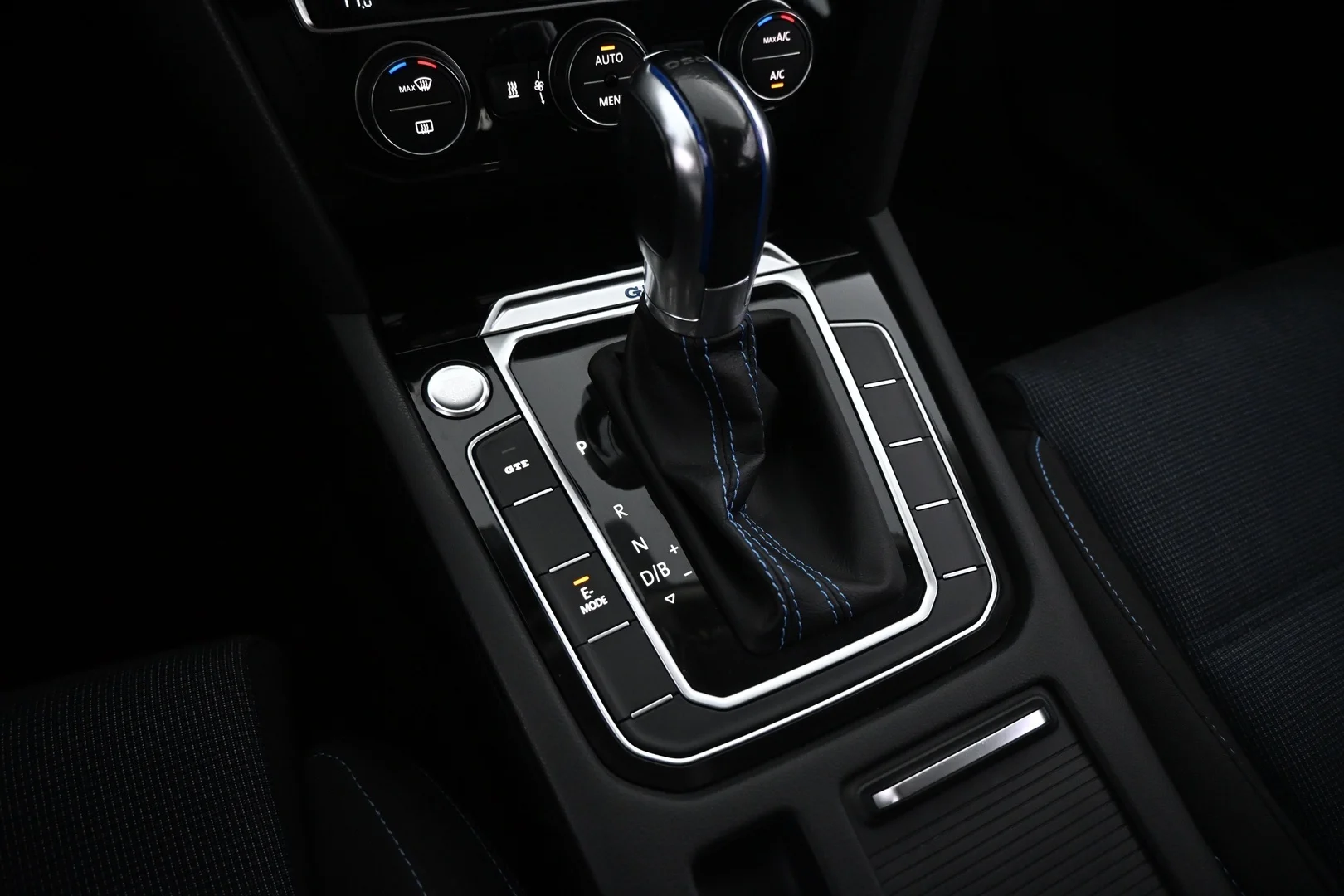 Car Image - 4AEtQsyf4UNnBOYbUipona