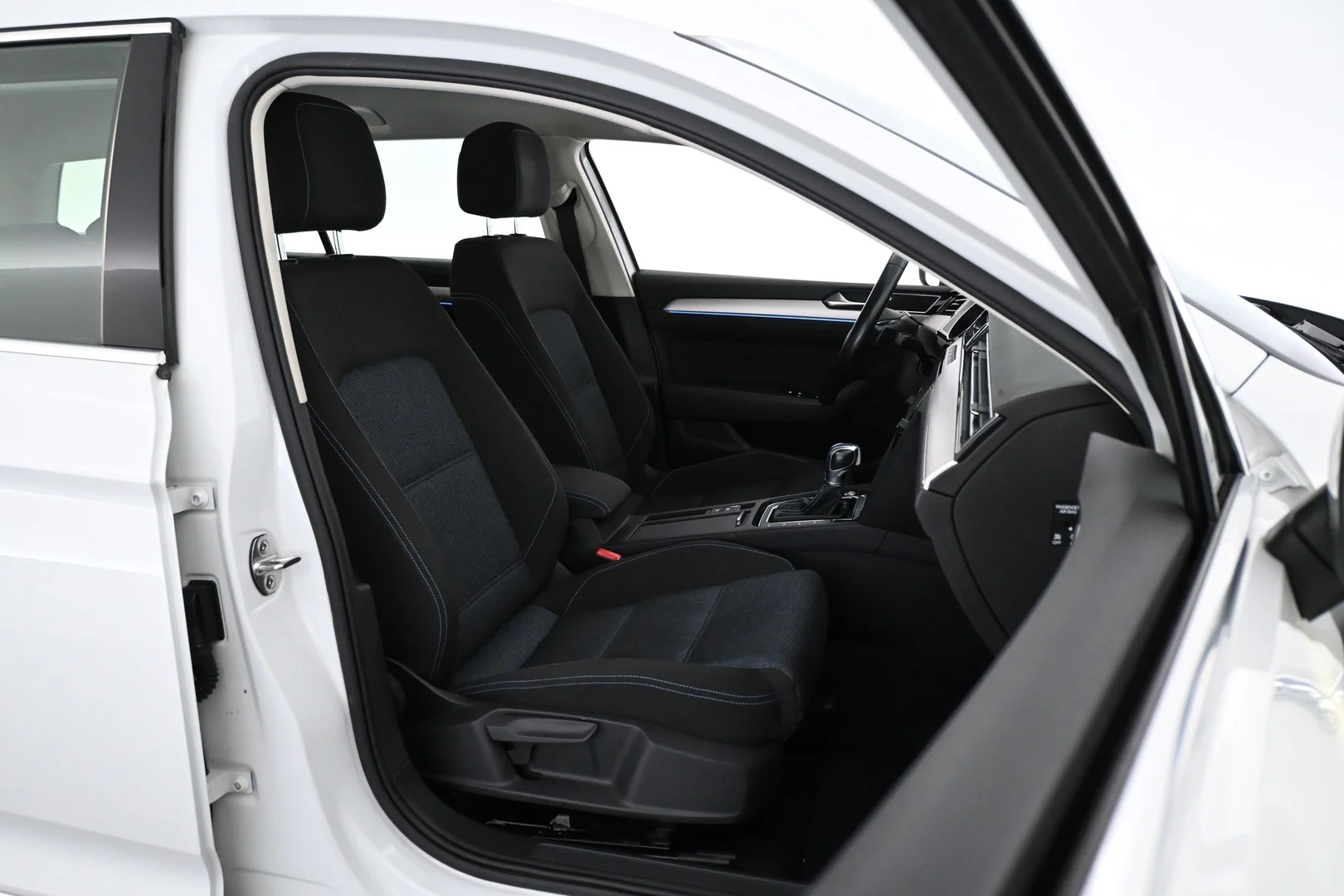Car Image - 4AEtQsyf4UNnBOYbUipona
