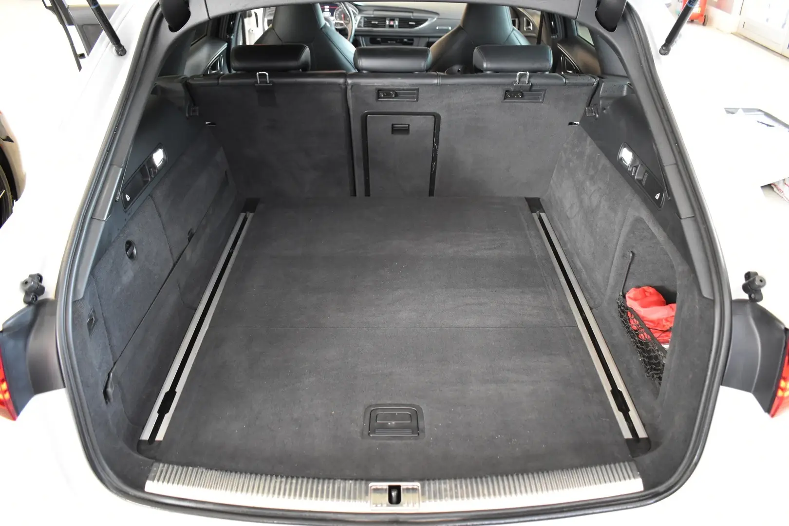 Car Image - 3nFUvN1M9aJVHc8W7sVHe3