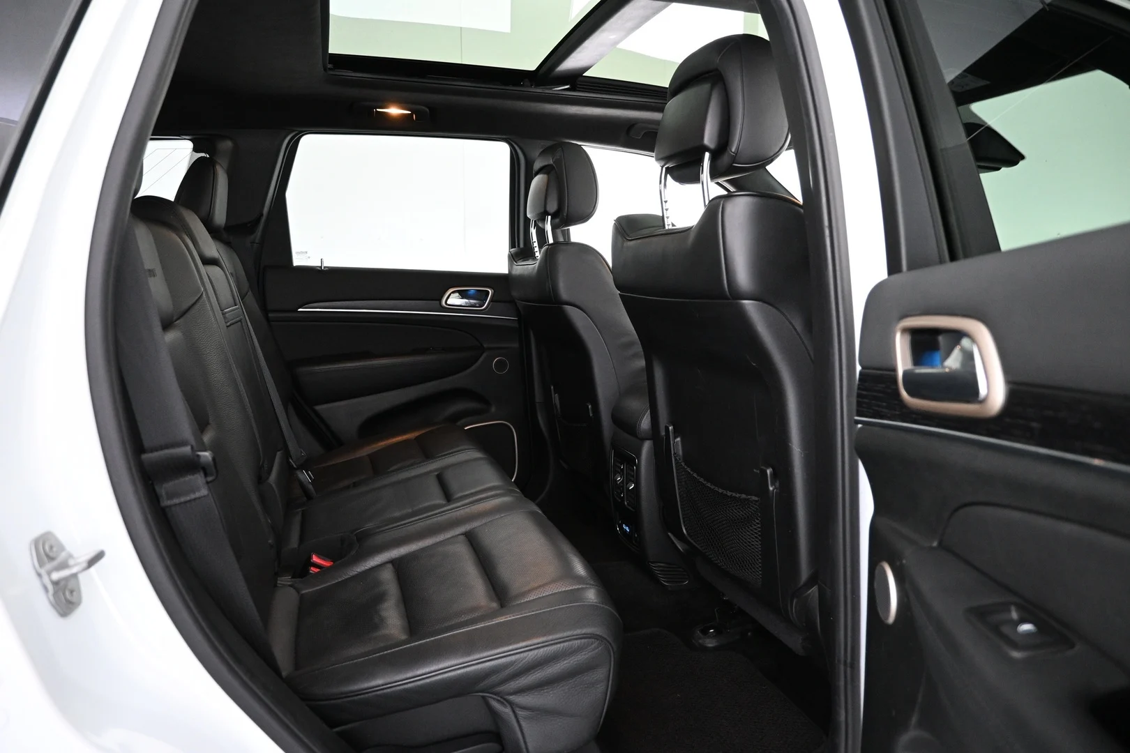 Car Image - 5iw0nYENXqyNLcggbStRZt