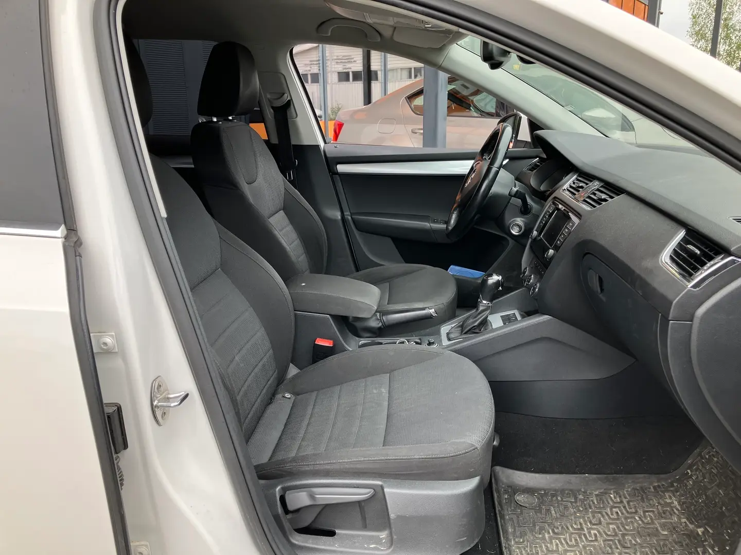 Car Image - 6uP9j8PVpmDpYNYIxBjsod