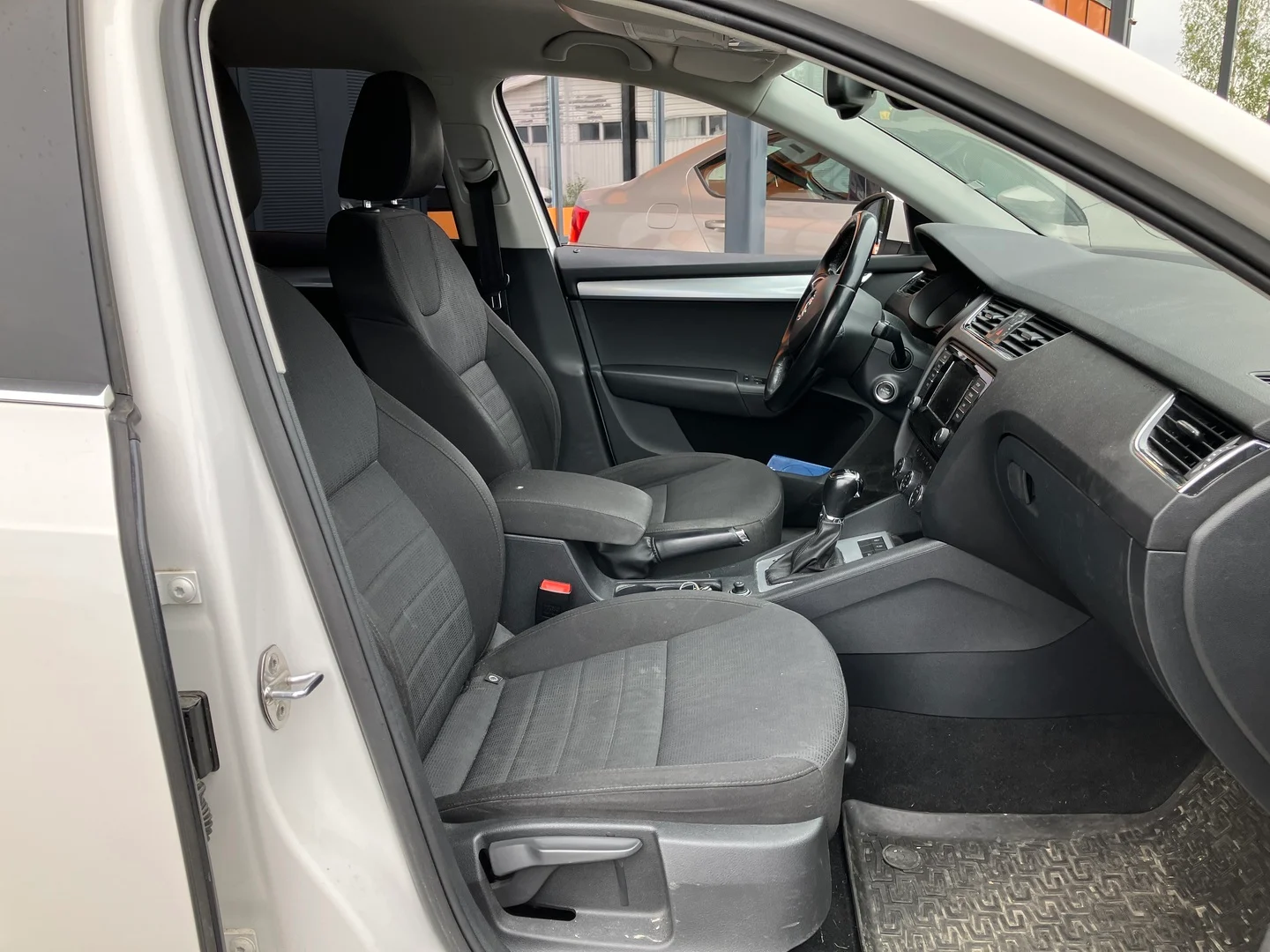 Car Image - 6uP9j8PVpmDpYNYIxBjsod