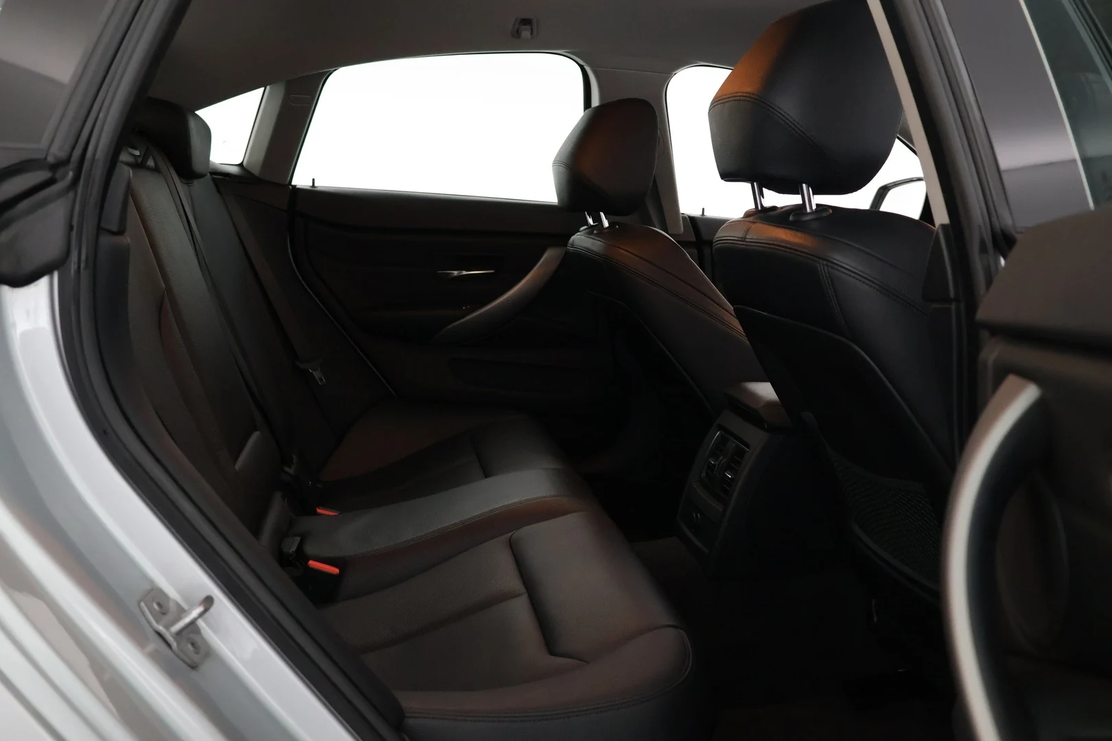 Car Image - 6ttYnP9YoMFNFVB4xac1LS