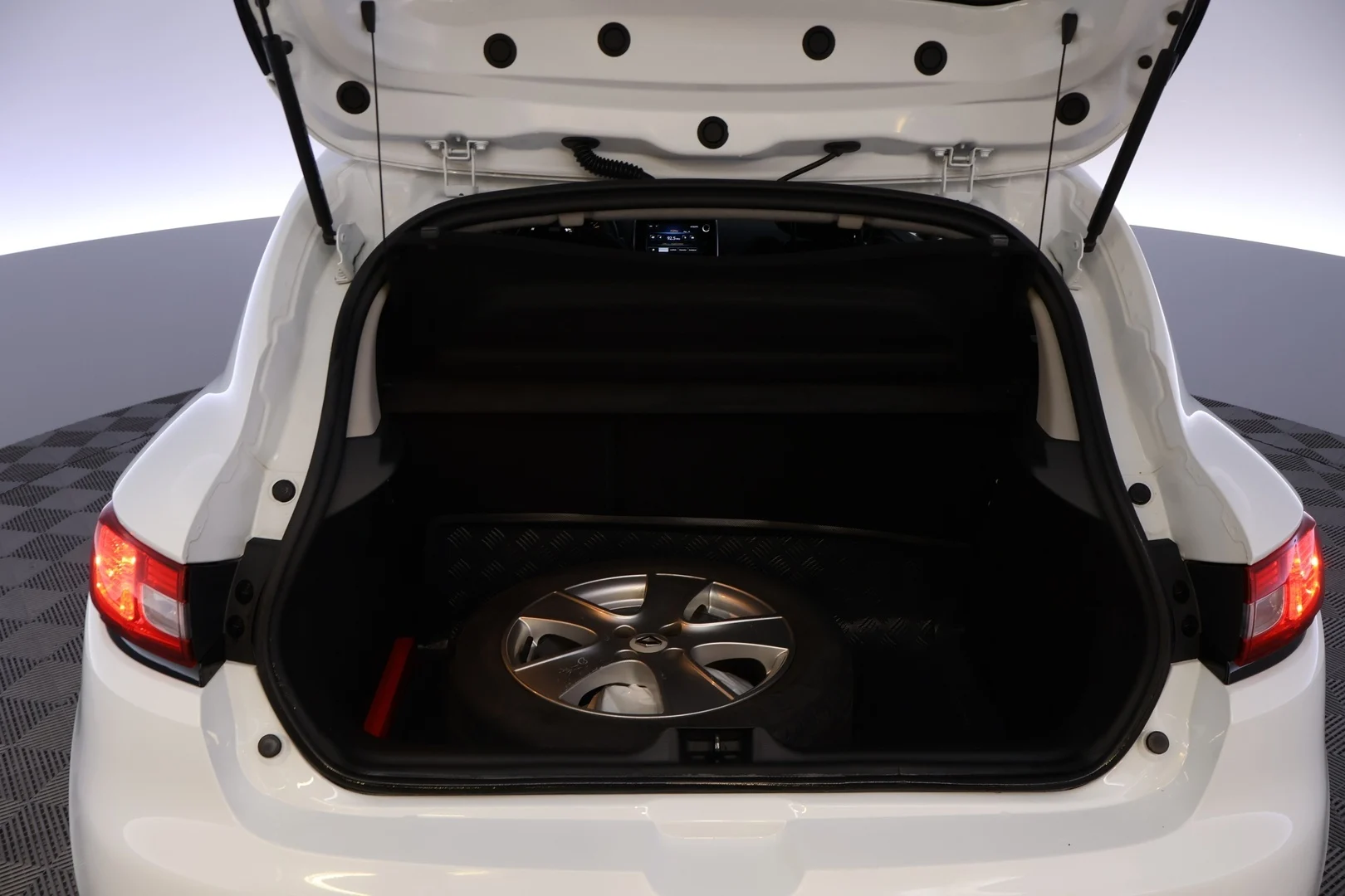 Car Image - 1KbG6rAYnoddXTHEFgBUAQ