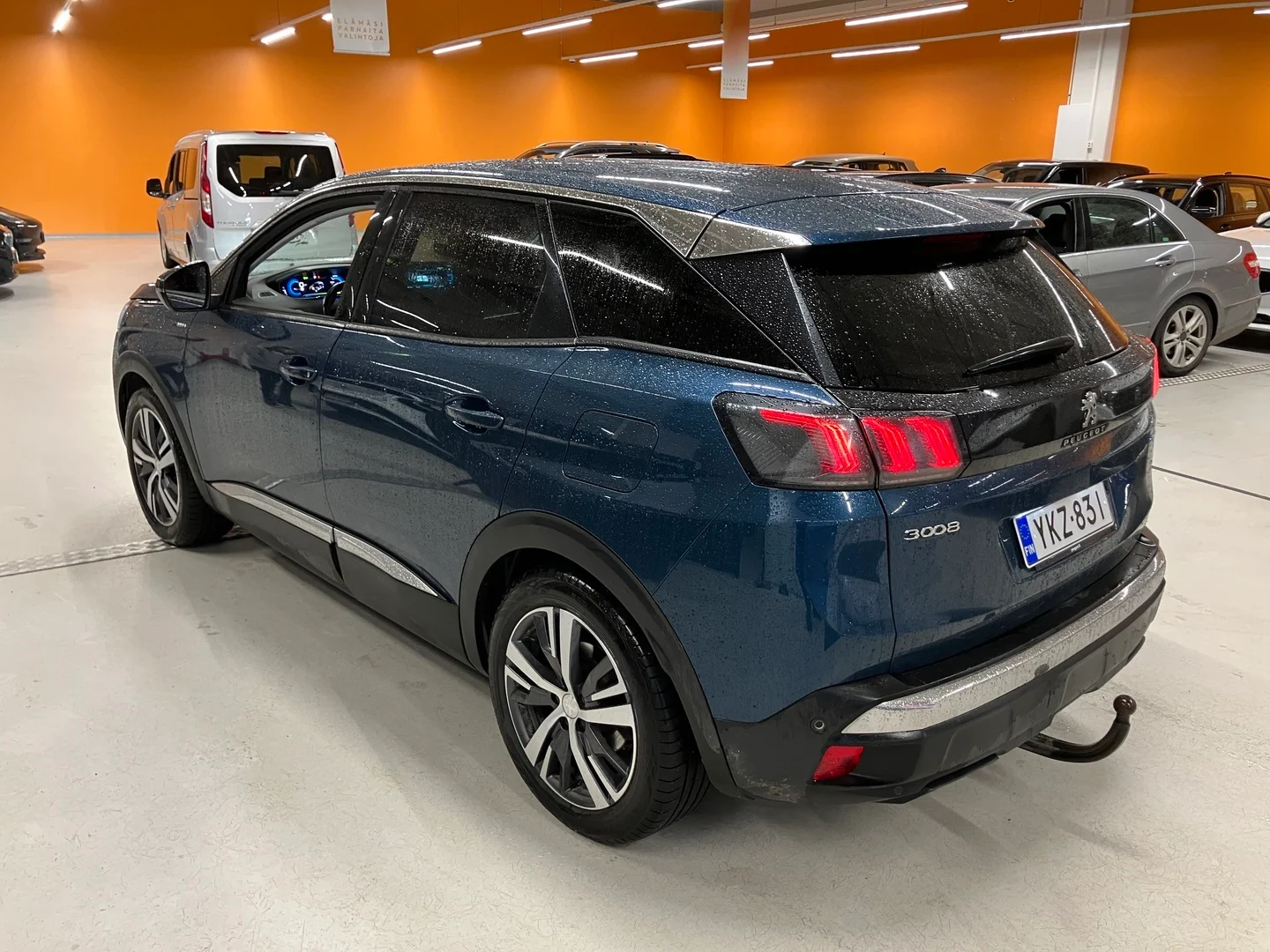 Car Image - 6z16CBQb0BcGlgNVDB6sTU