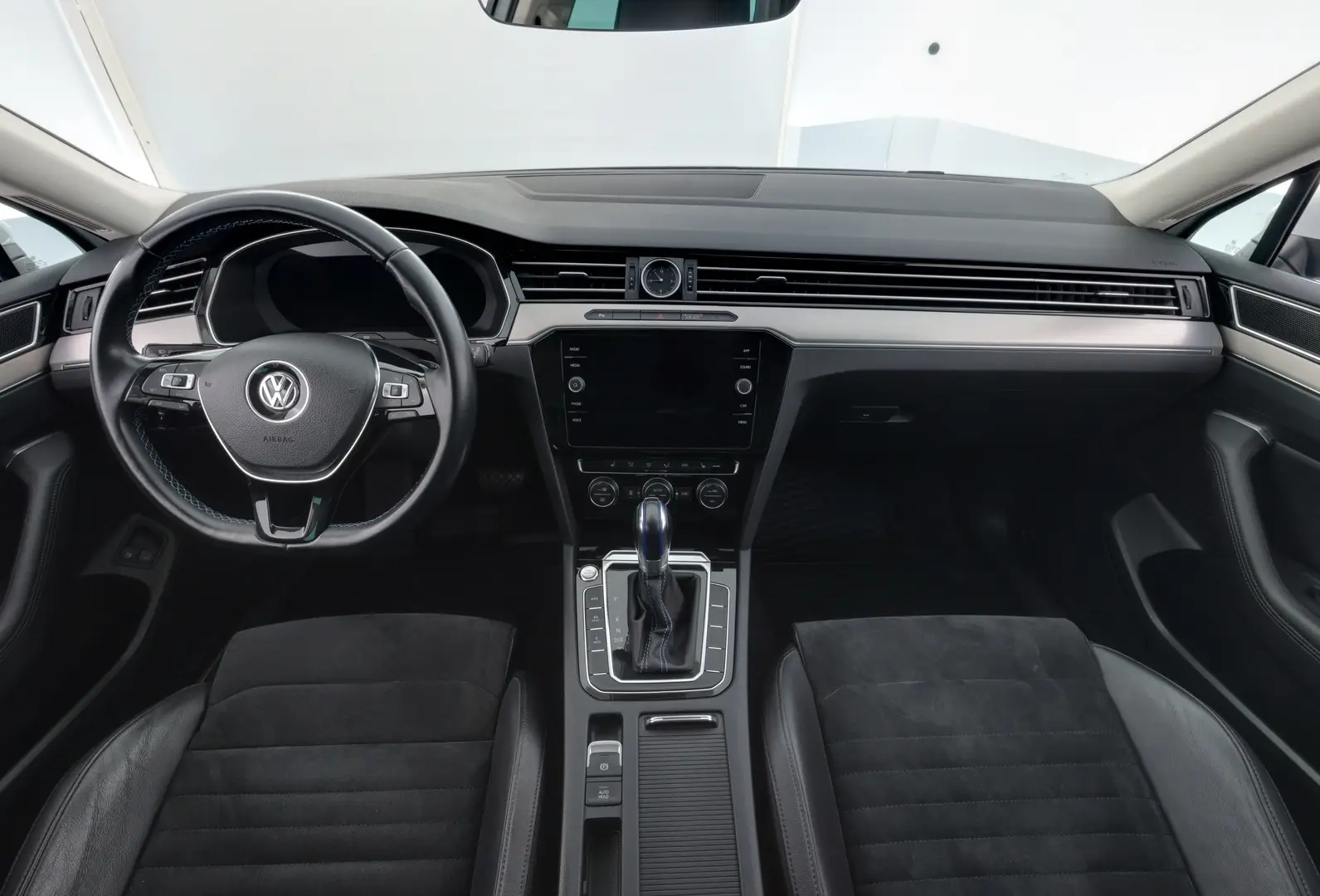 Car Image - 1o8sCdnmbrcMVy0y5wKjTi