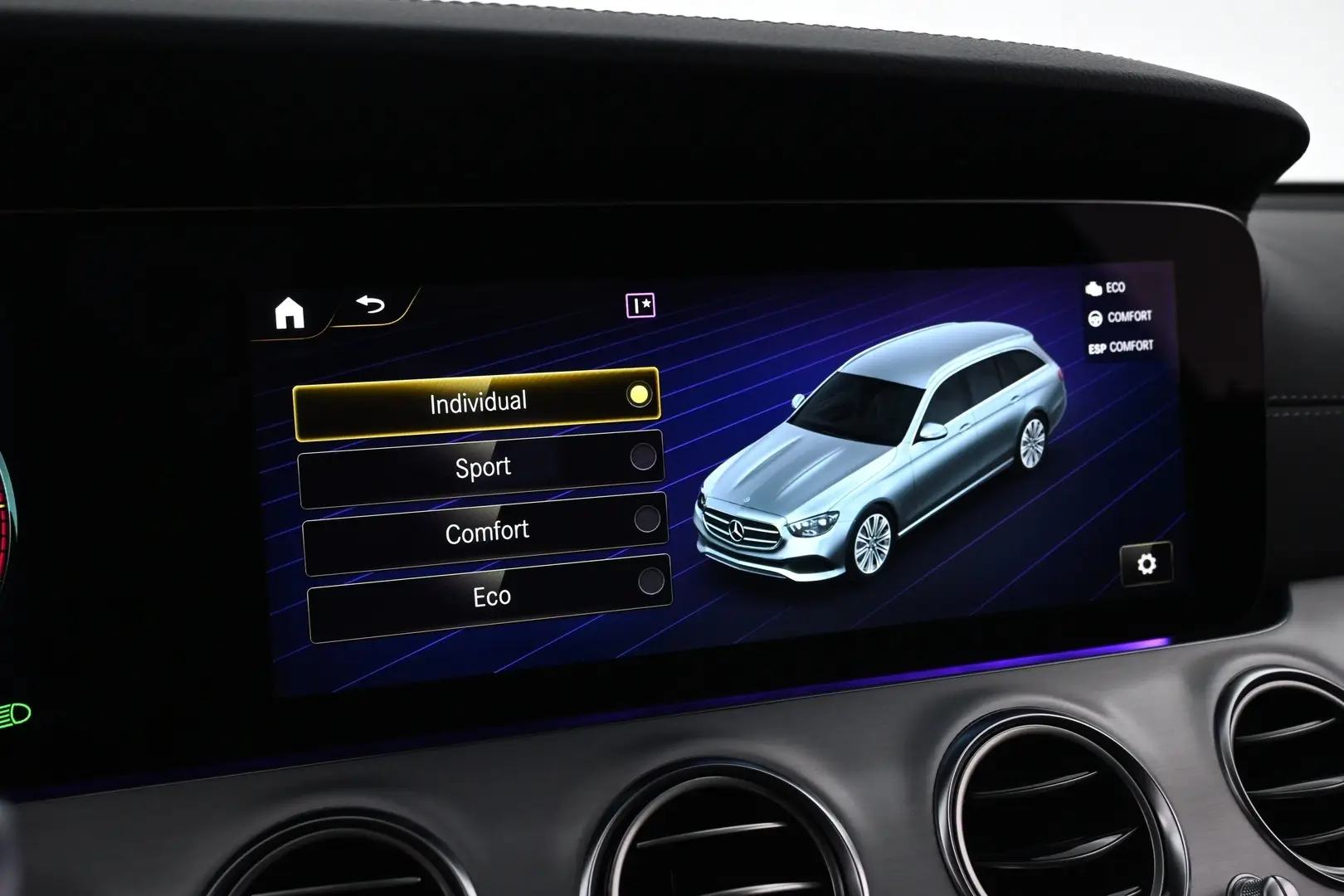 Car Image - 7AAo84ibJQnA8A8sZbmxmK