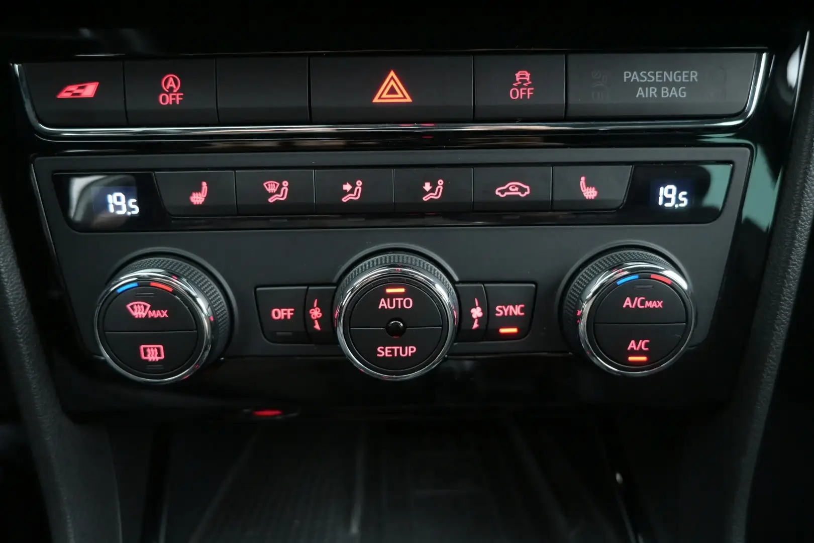 Car Image - 6vAIaqSjMPsIvbXpdZDY54