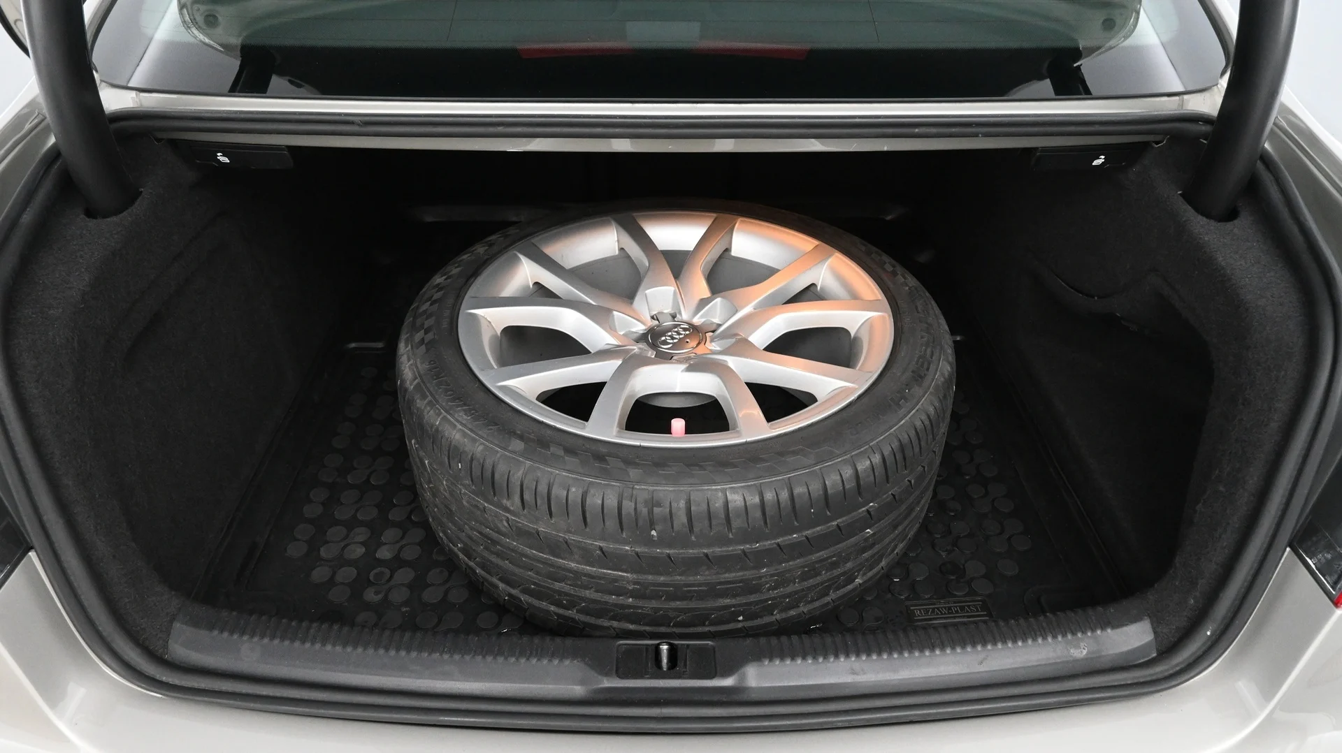 Car Image - 2wMCP5ydtUdp9Q1vC3FA3Z