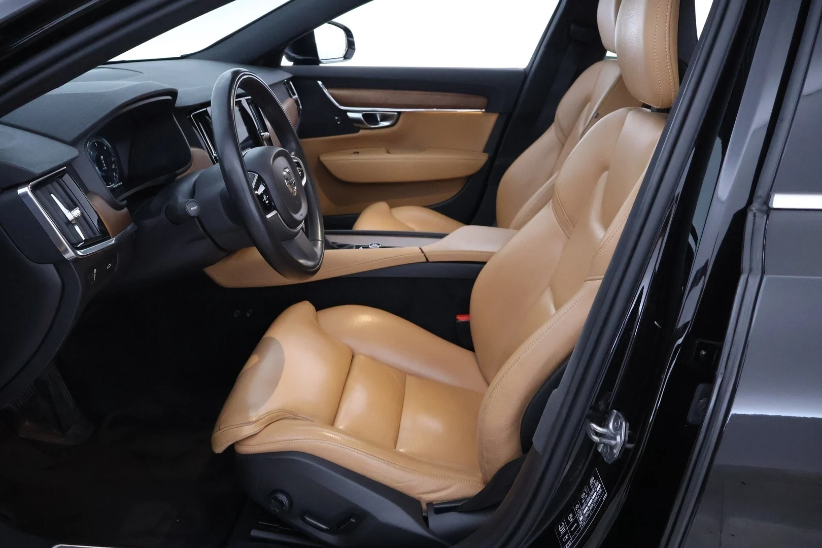 Car Image - 7fzjhR6SFswqB1RvdfoIaX