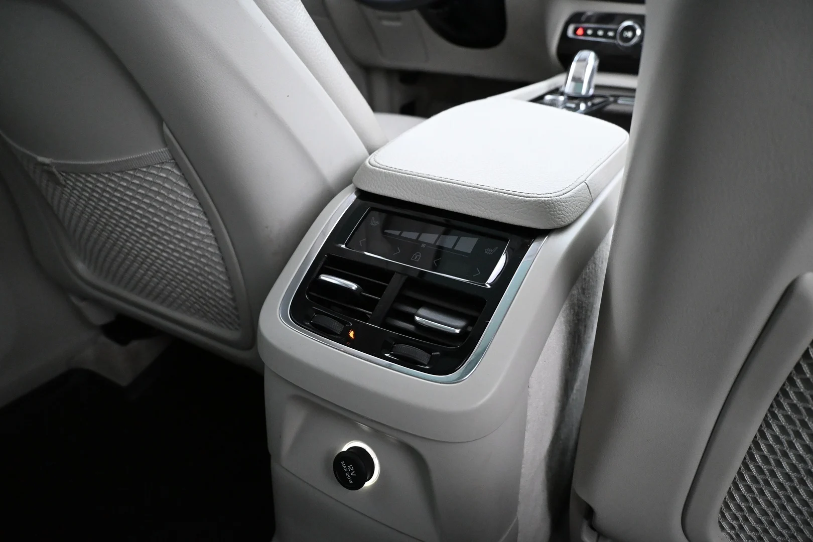 Car Image - 4MWaPqhFqCEXgivToA7tHR