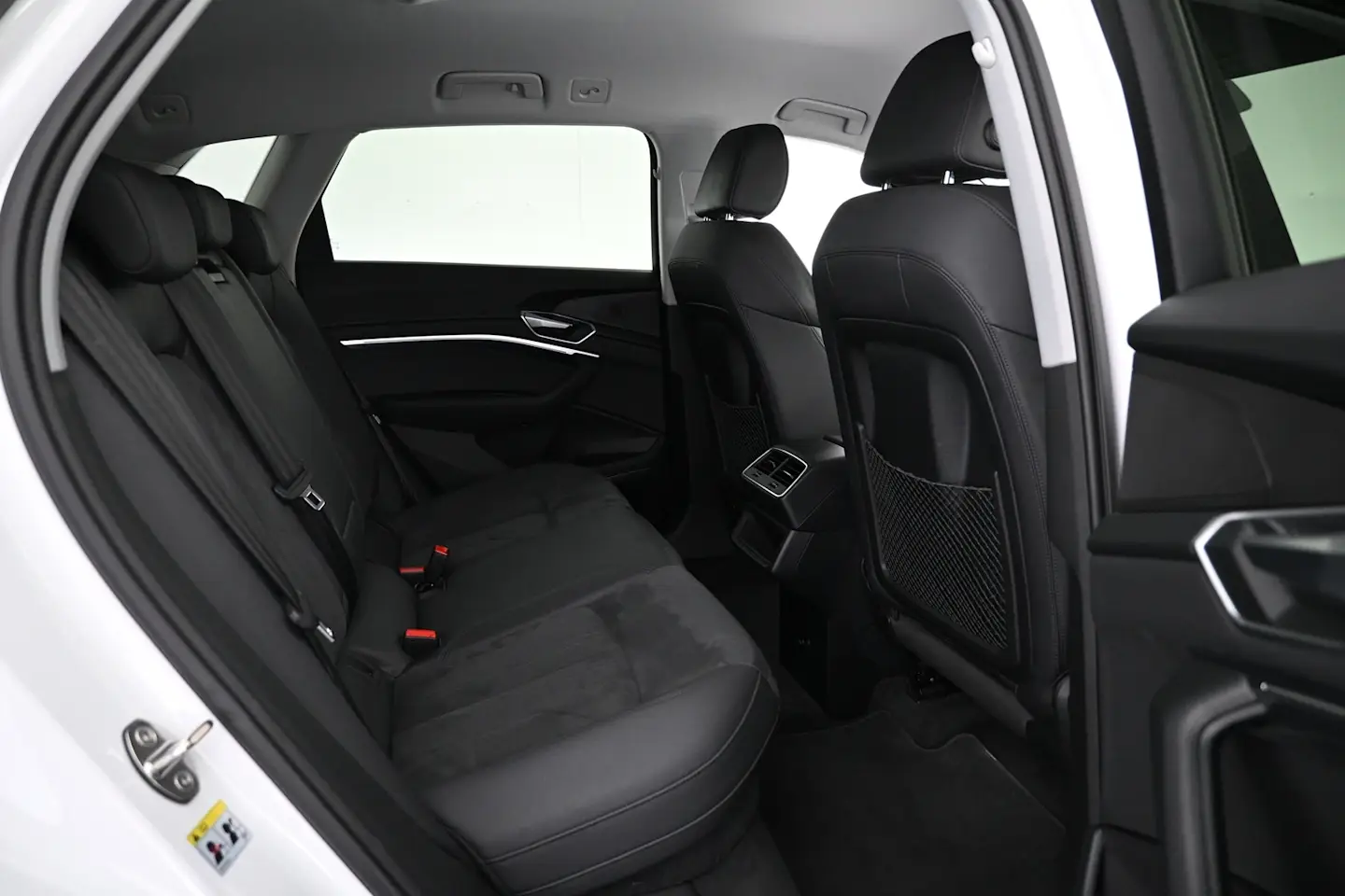 Car Image - FrliycviR5Avr3tVogbnr