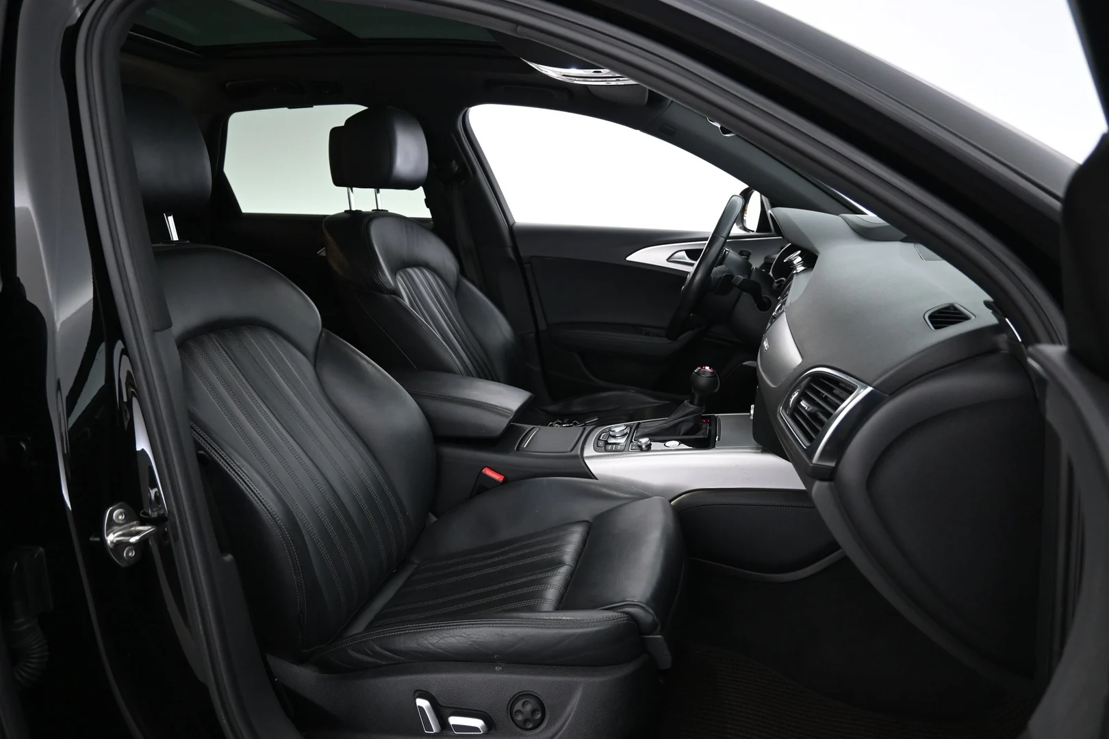 Car Image - 4MRR1QX5nBYBmeeujK2YLG