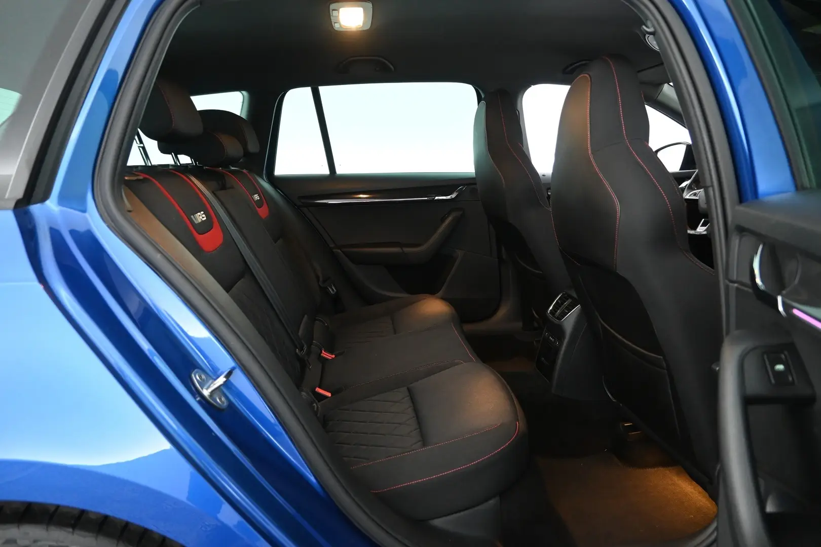 Car Image - 3NxC0Cp4jBBWg6wOfm2glD