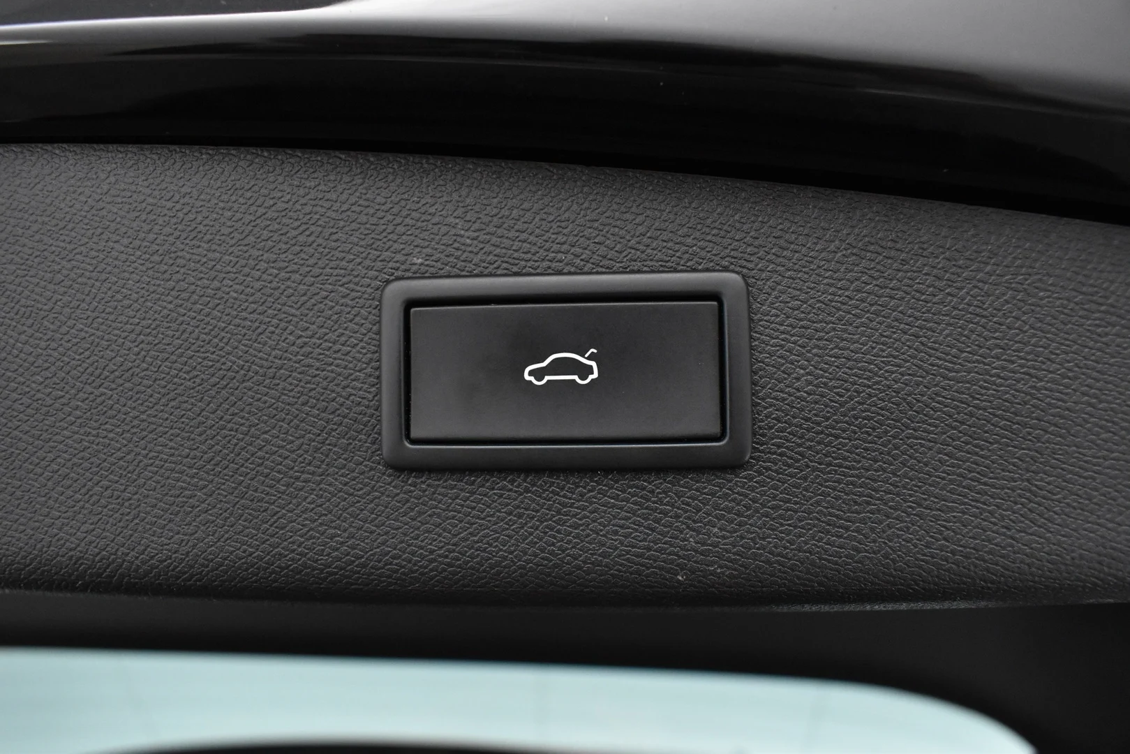 Car Image - 1ZKyfAHMbd4qxNb7hLxWYu