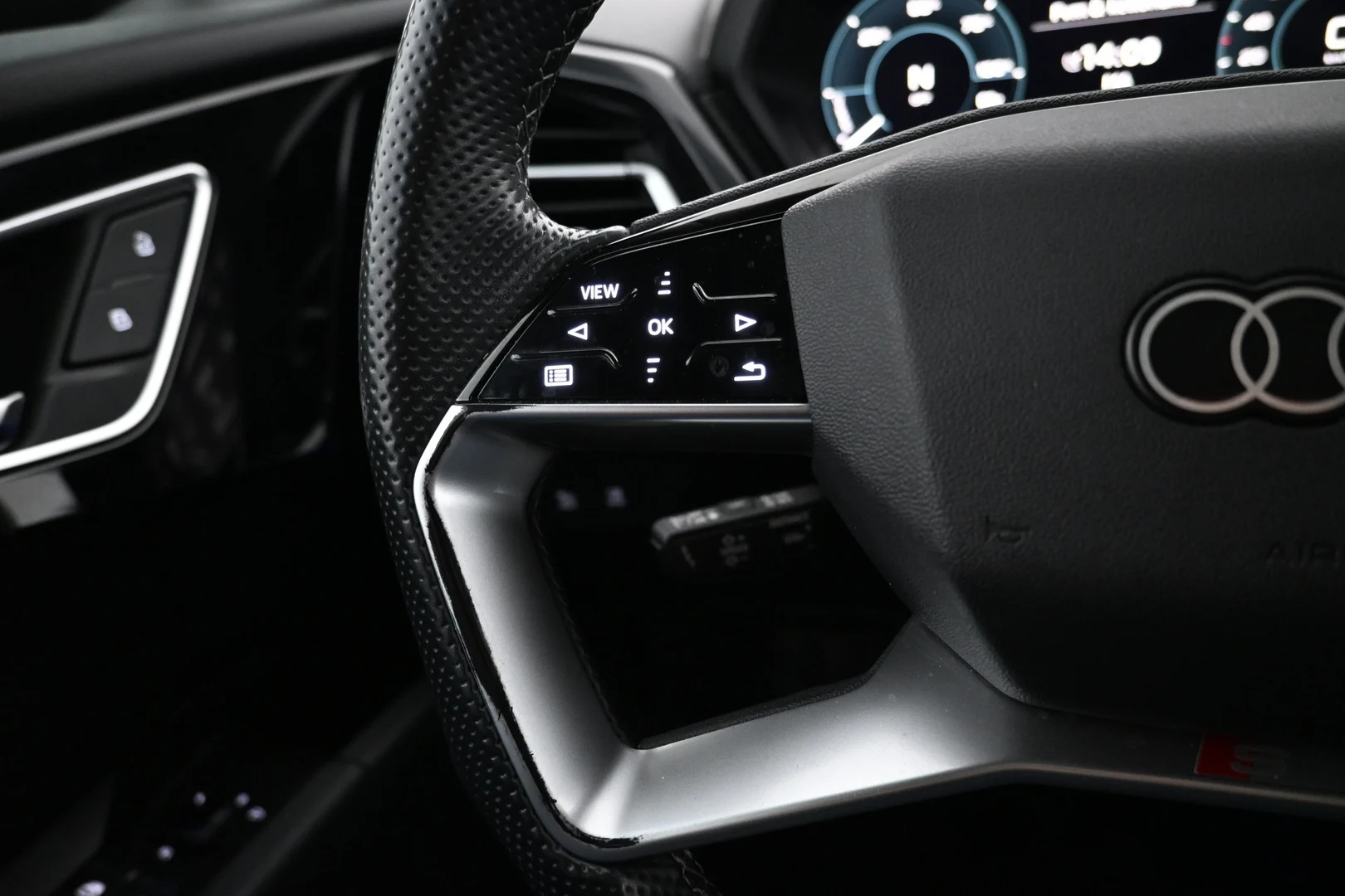 Car Image - 2clWinhh1TZYs1GJFjF7i0