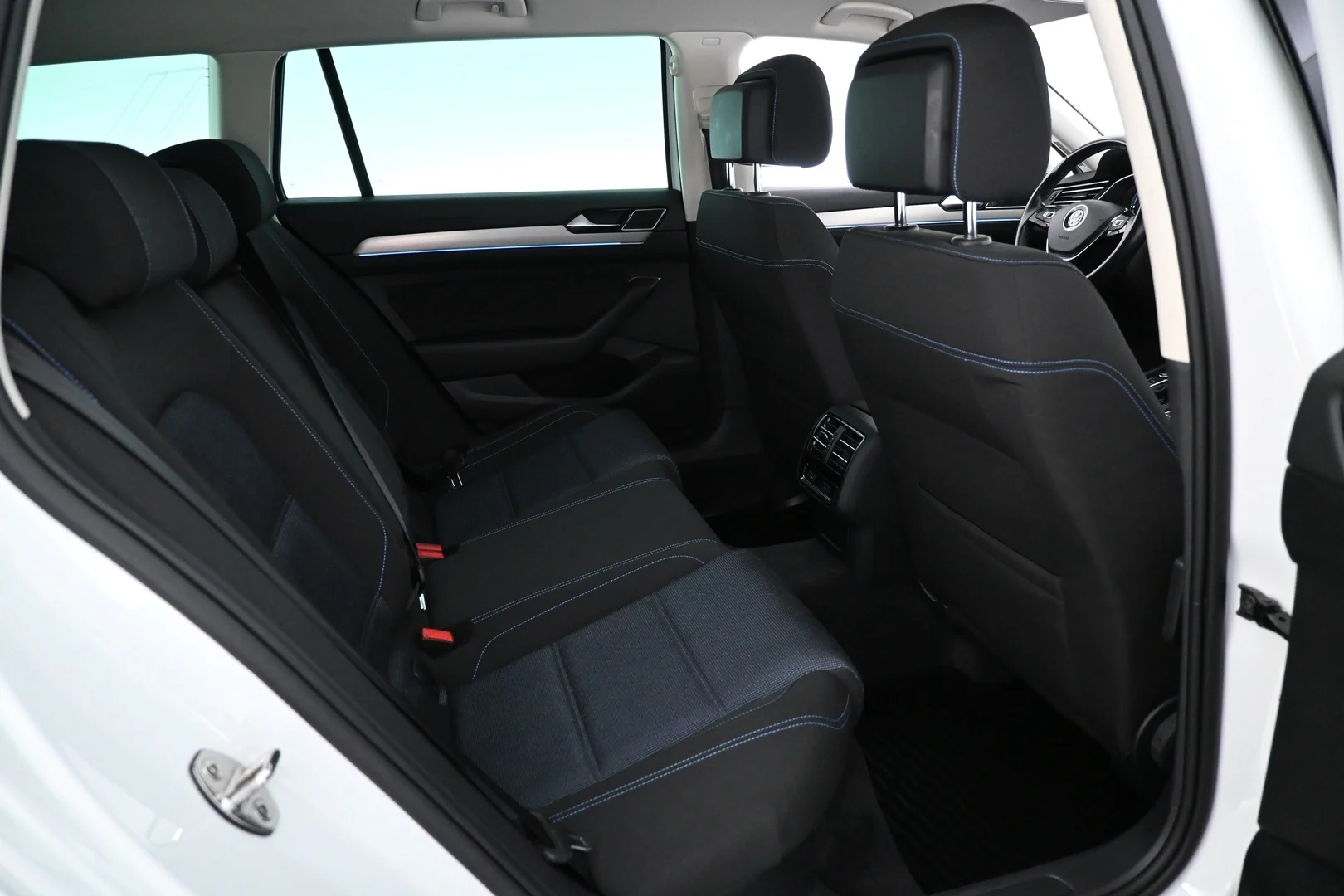 Car Image - 2j3RH7YQNbiyu4W6Z30362