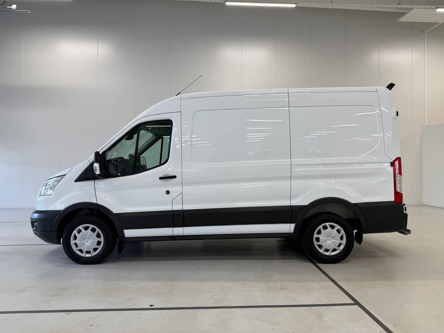 Car Image - 1Y1b6m0g1Wb4GwE3RpZLW6