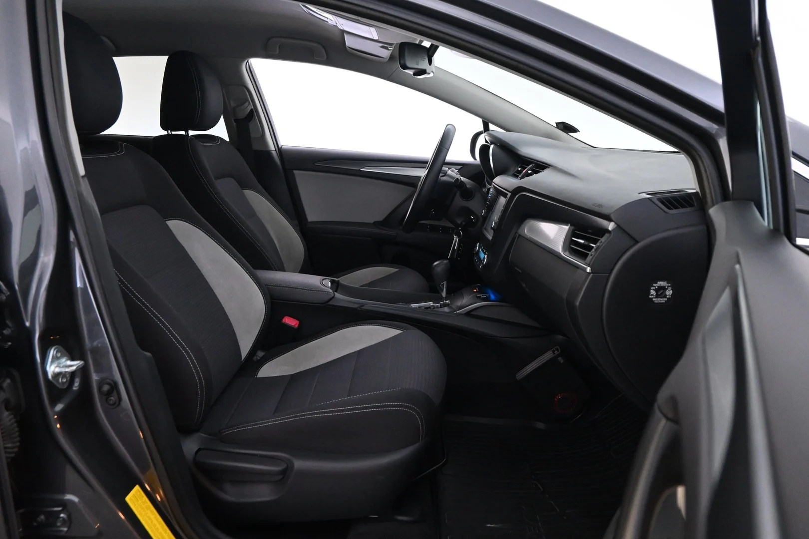 Car Image - 76RXE7U0YpFrol0Q3mAsjZ