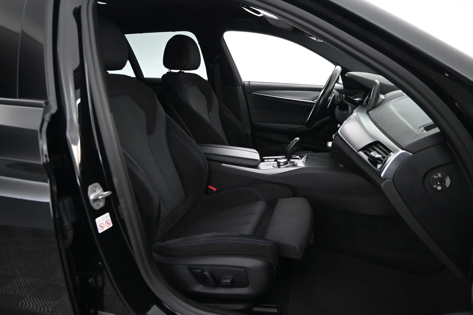 Car Image - 4N8UIuTFQiMgfUQWyE8DDJ