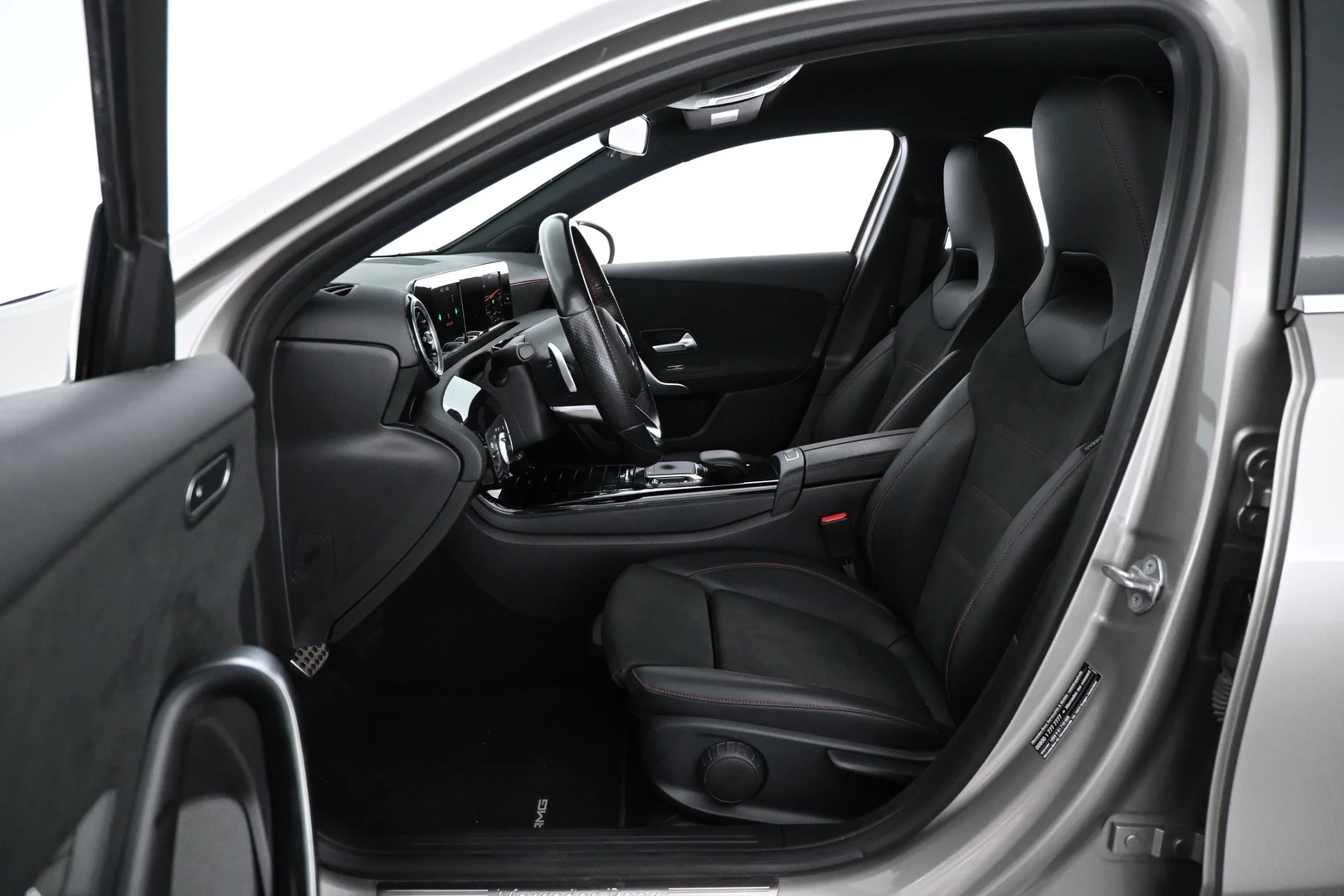 Car Image - O8CbNdHjqIHxYOIkIdSQe