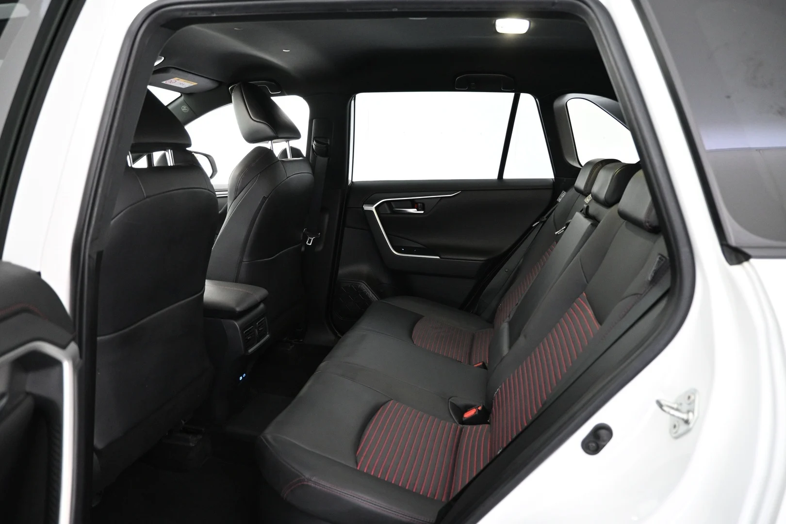 Car Image - 6jFHGJblwe97WWn1fMWNJ7