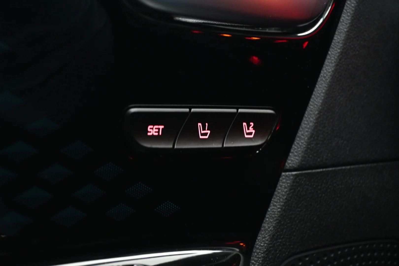Car Image - 2ZgxaMWiTb2r2sx26KIPHe