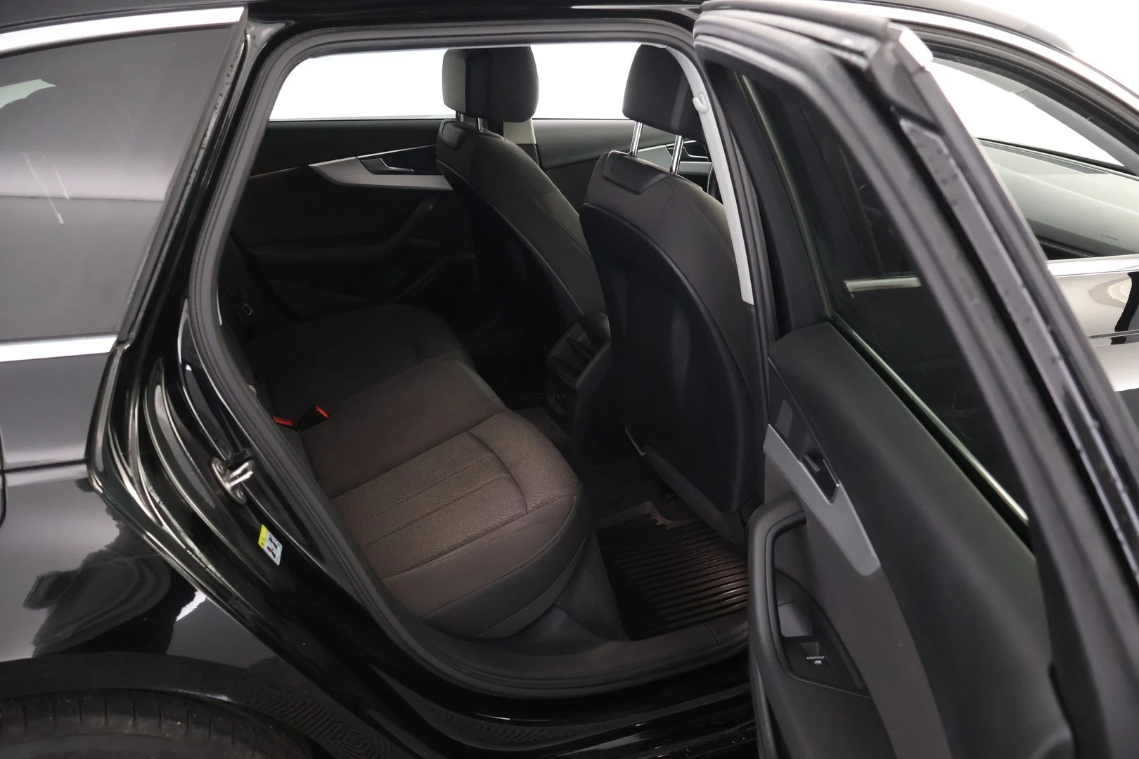 Car Image - ZFoNA7uoi1W0VLLggmUvd