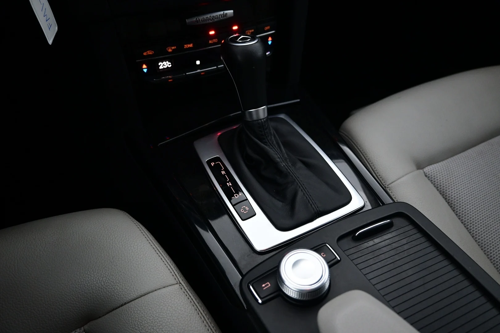 Car Image - VvFHSVqbiqK1OtuMMyfzX