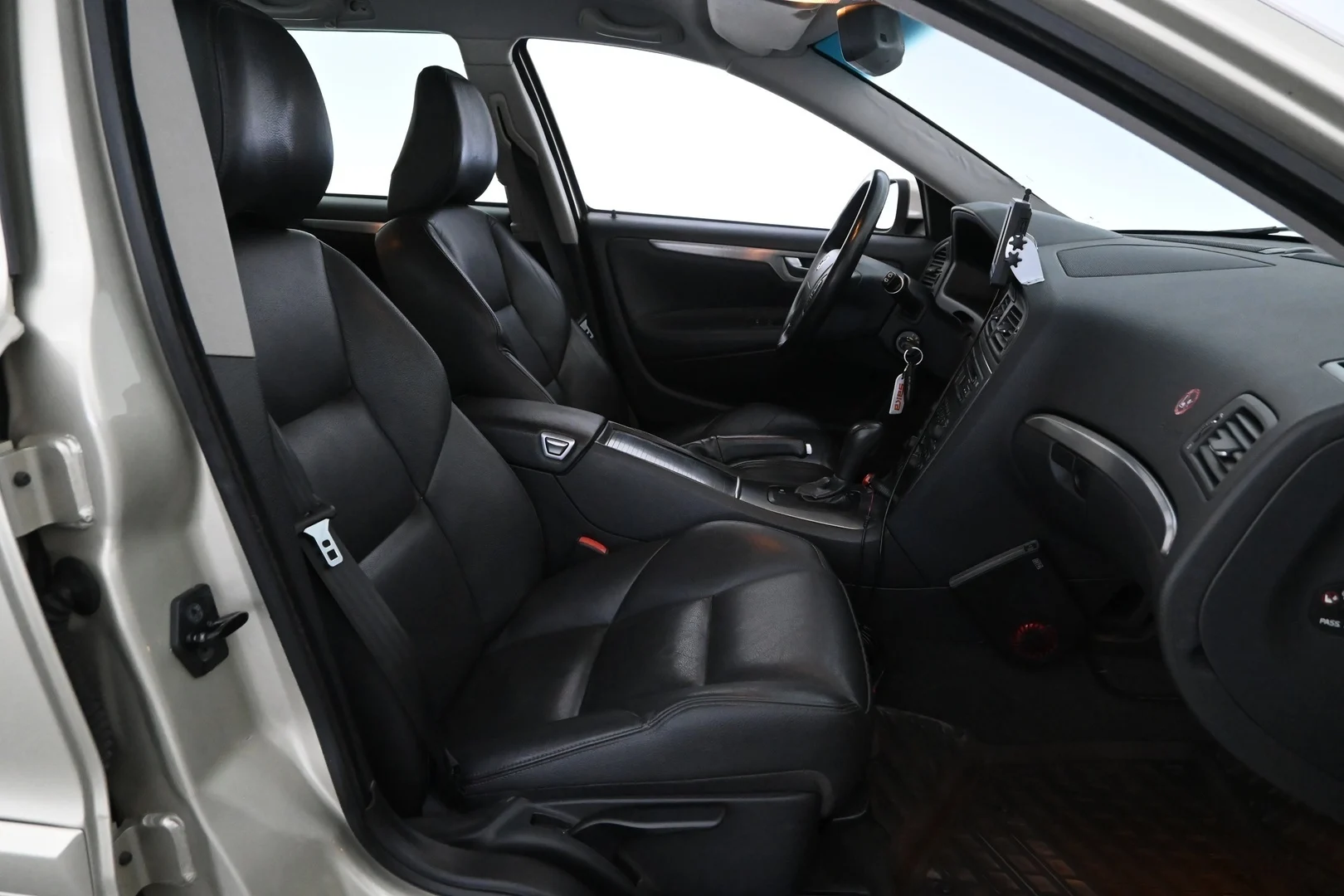 Car Image - 7enATWq6m5CQ0vy3R9P2I5