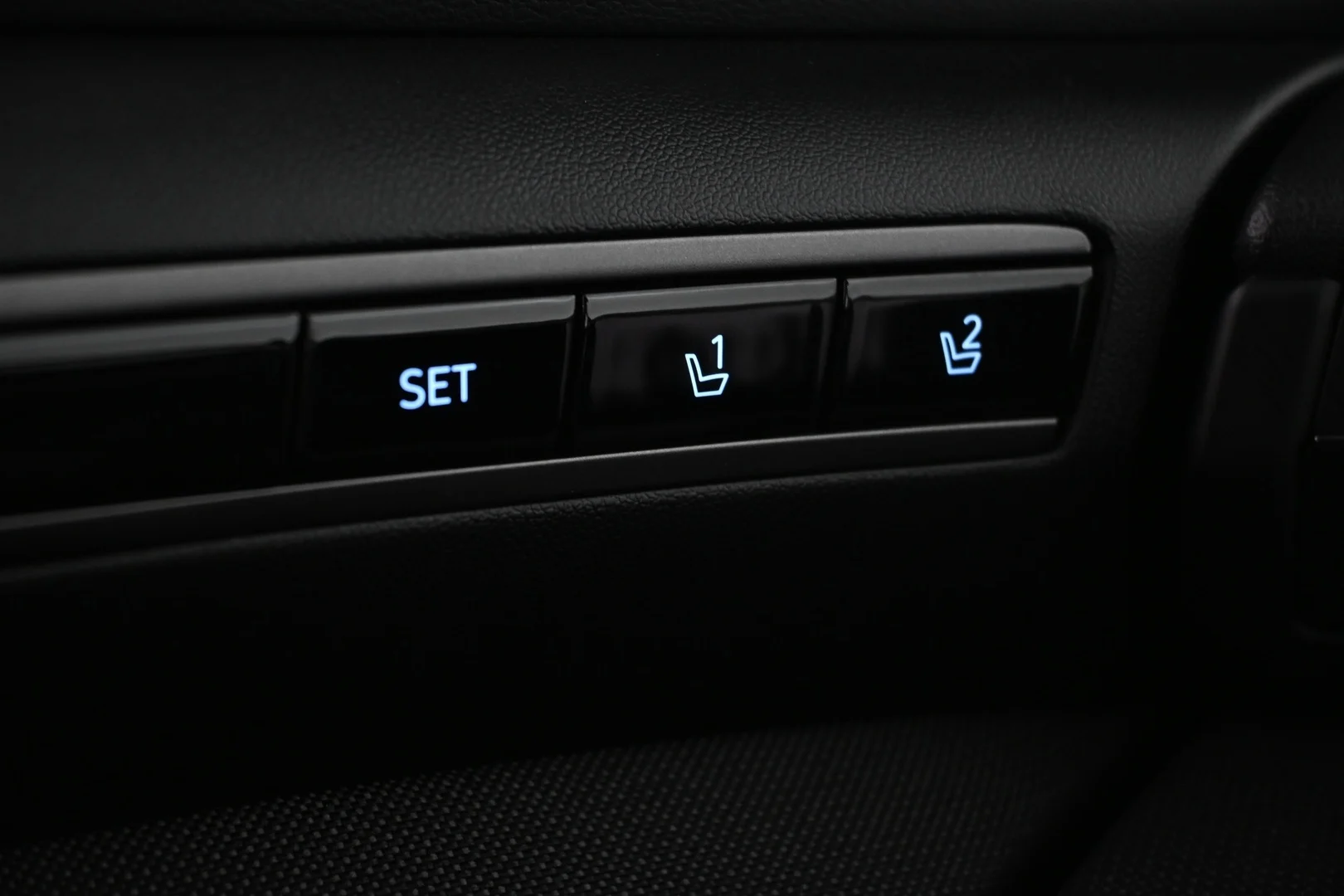 Car Image - 3Y99NZvMAiwFaP2Nu6FVl9